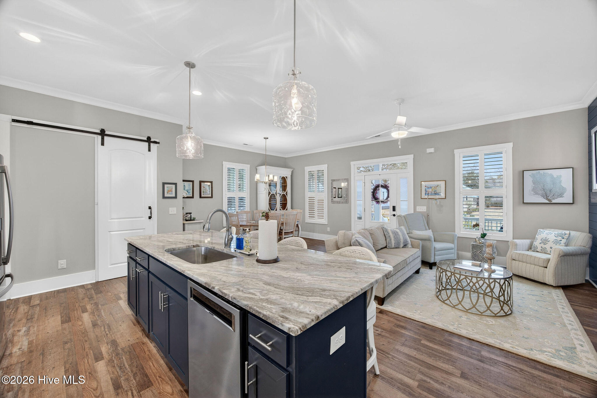 100552551 | Photo 11