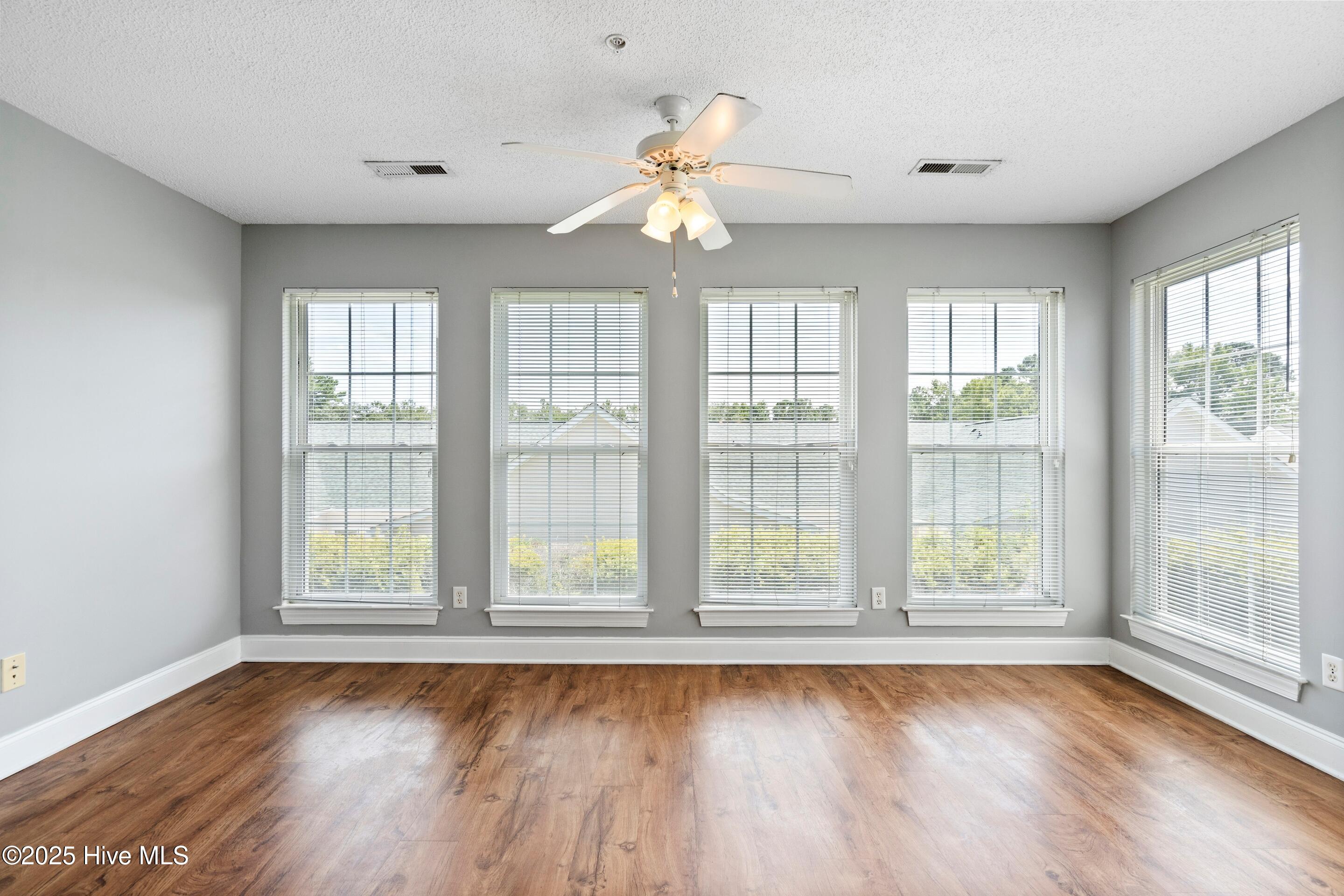 100527871 | Photo 25