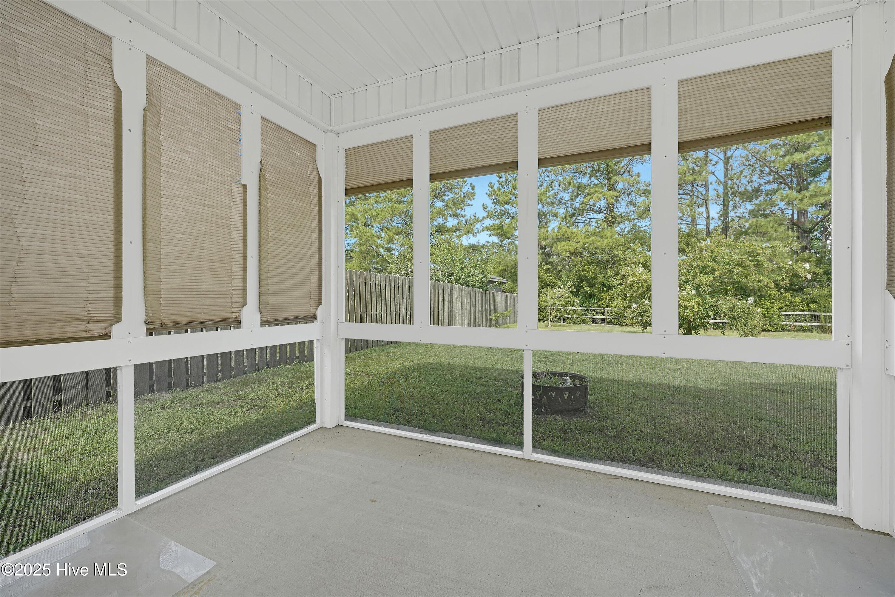 100543084 | Photo 38