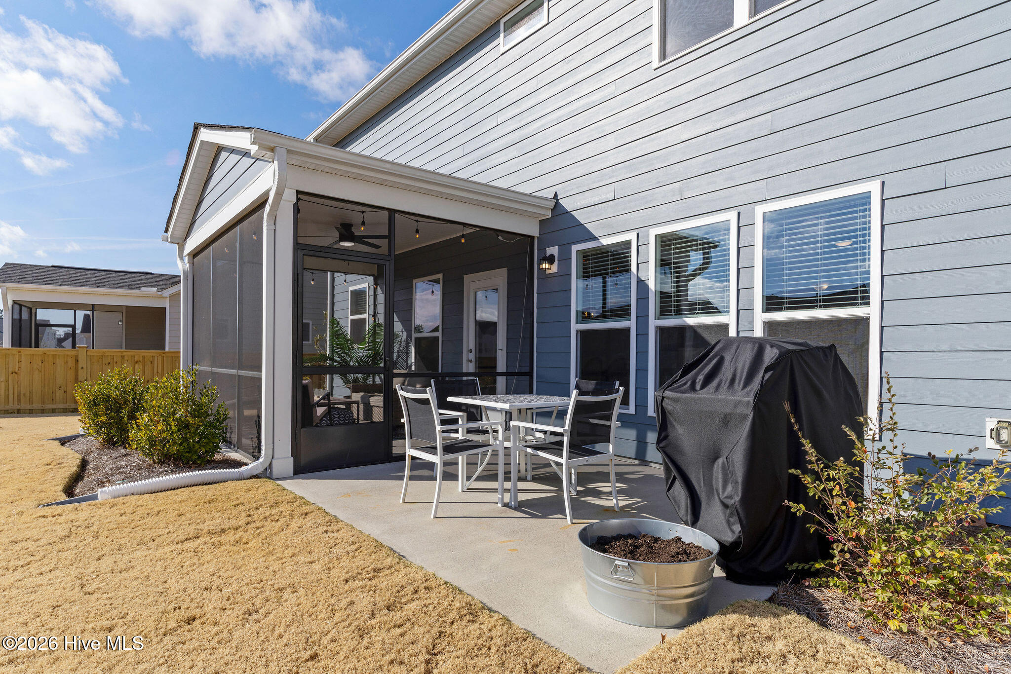 100548010 | Photo 32