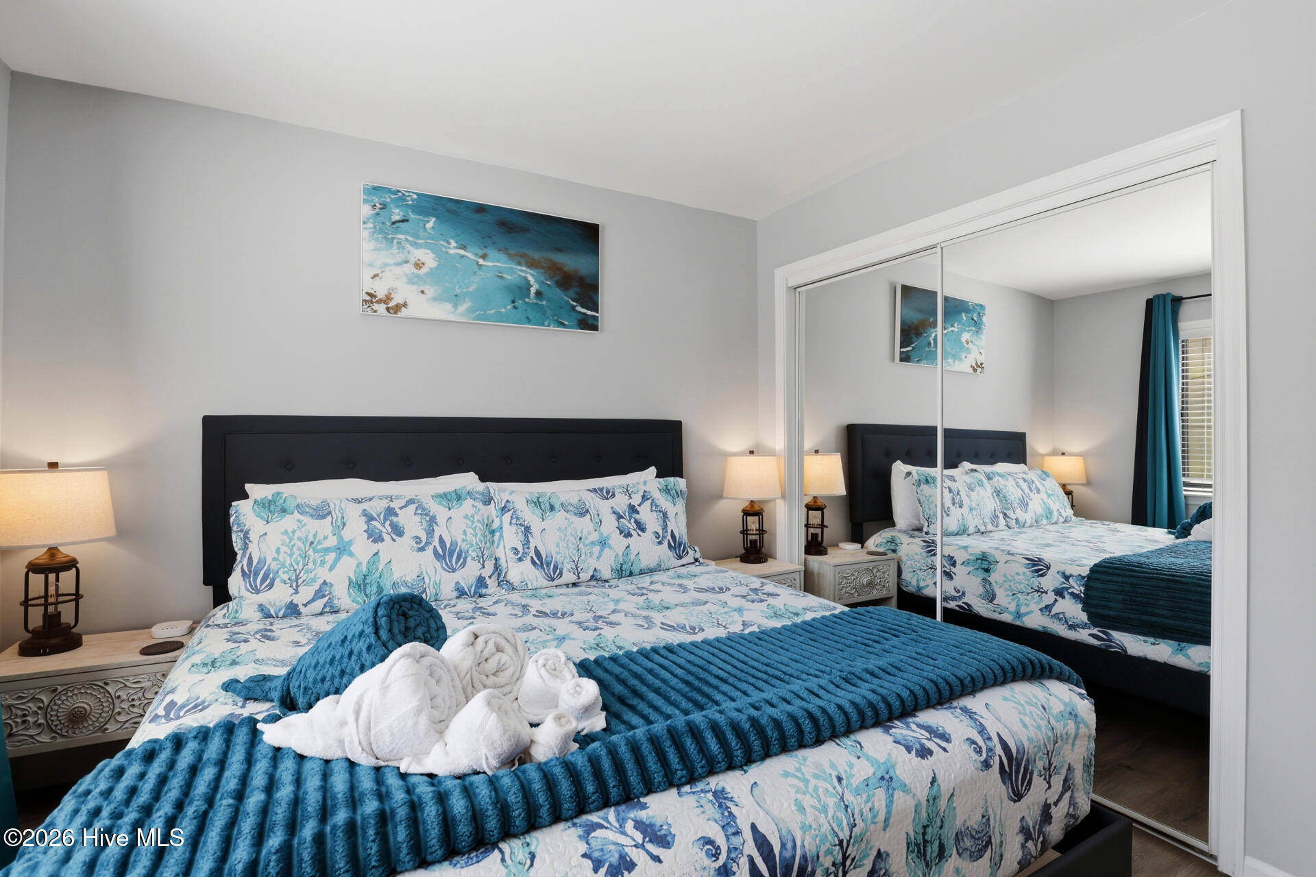 100563328 | Photo 13