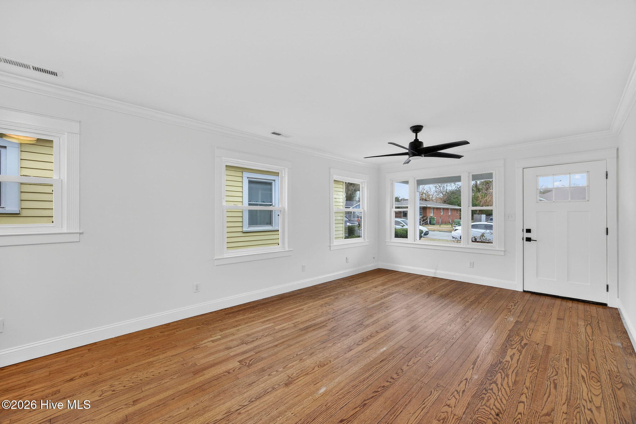 100549364 | Photo 10