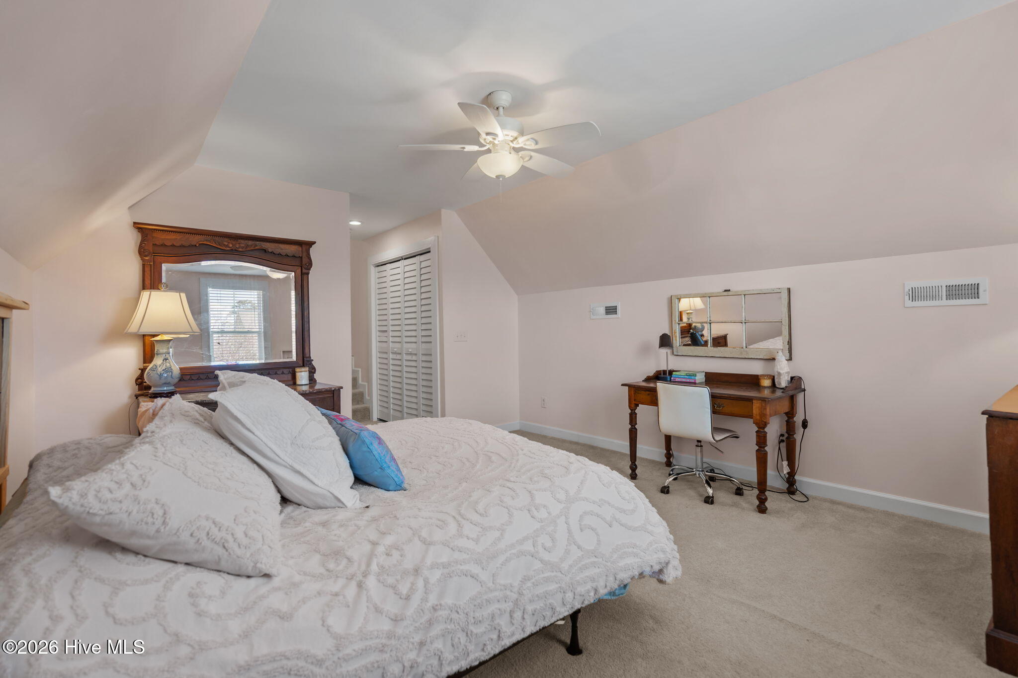 100559894 | Photo 40