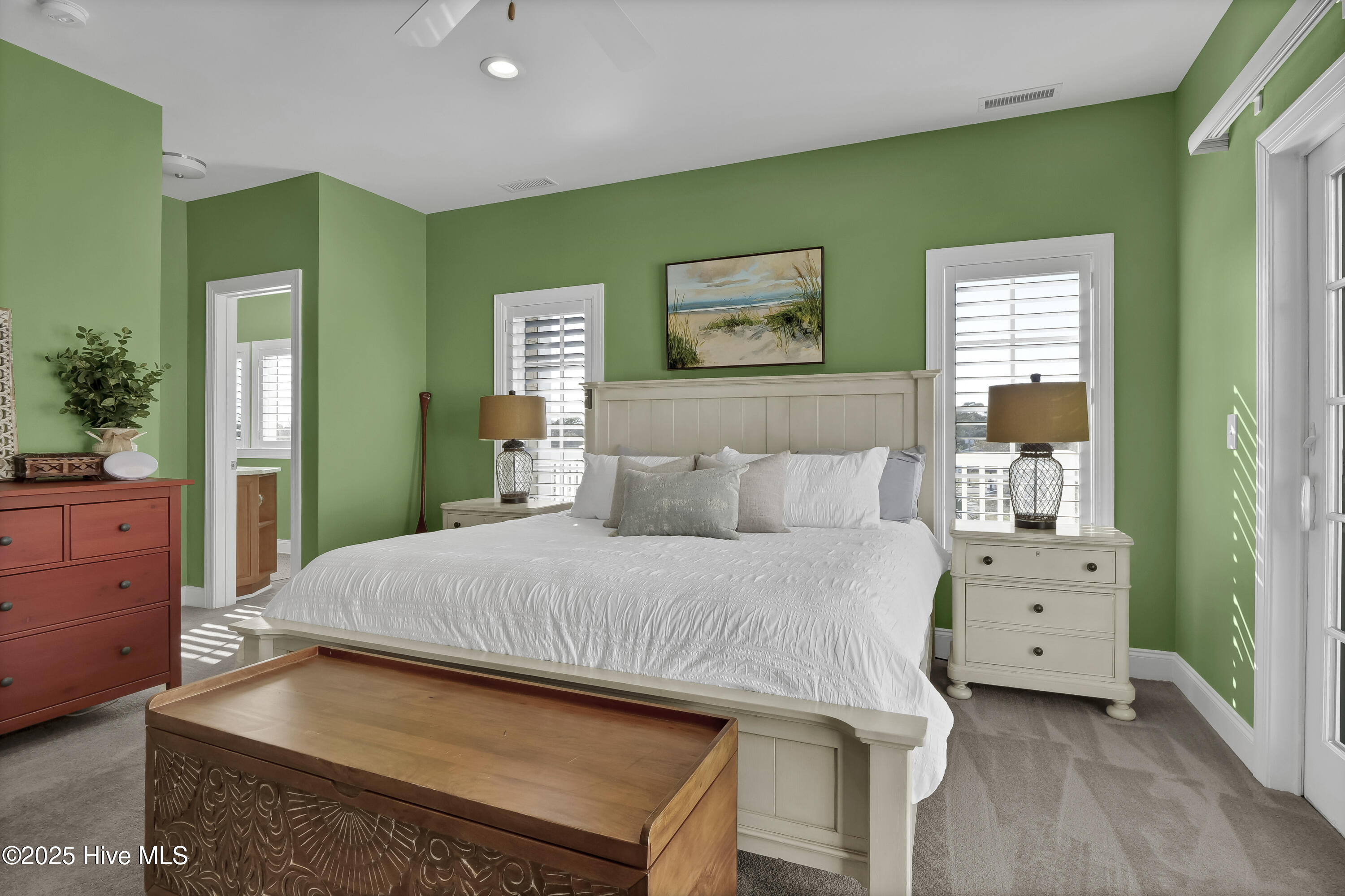 100508489 | Photo 14