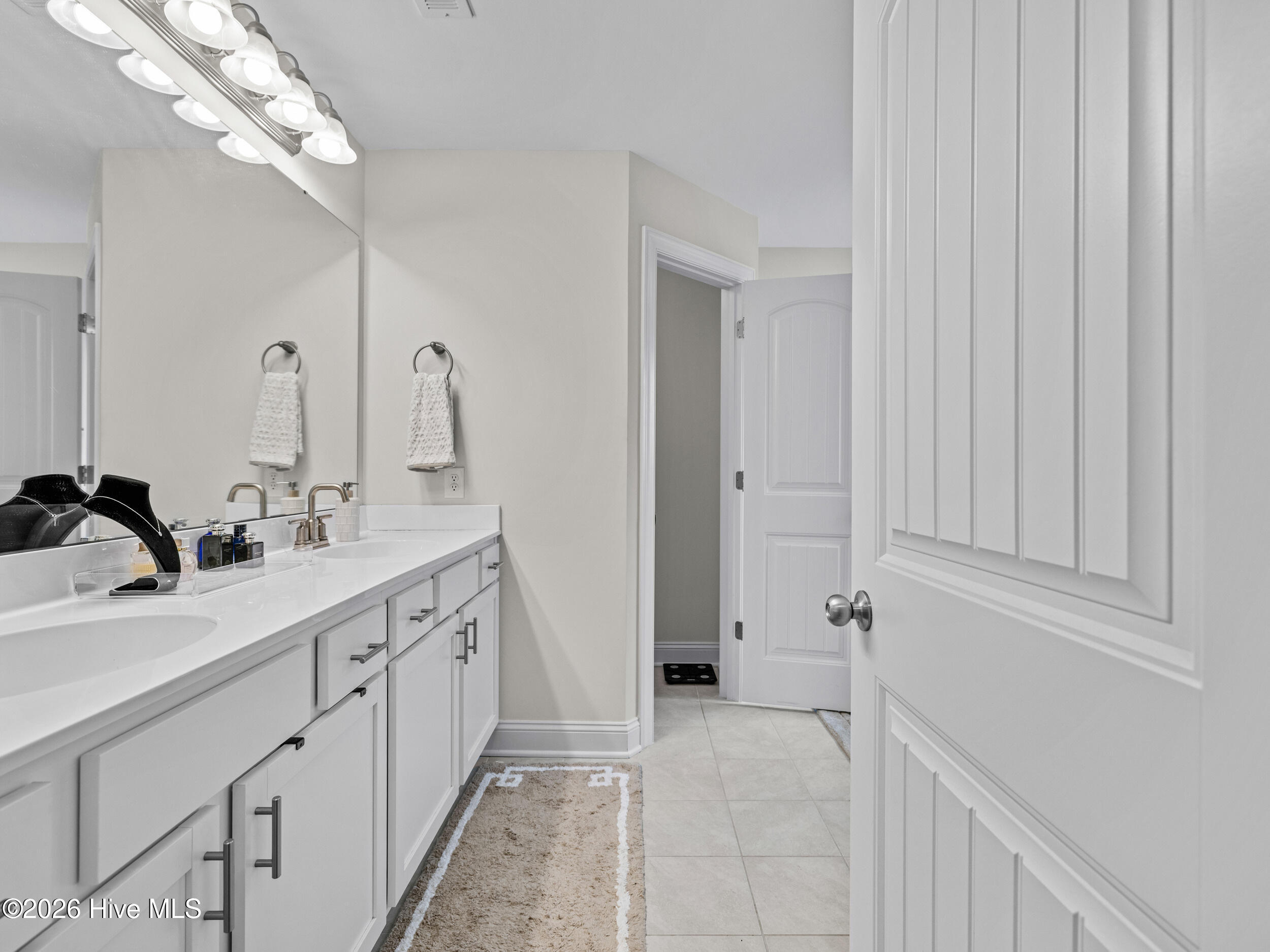 100569509 | Photo 40