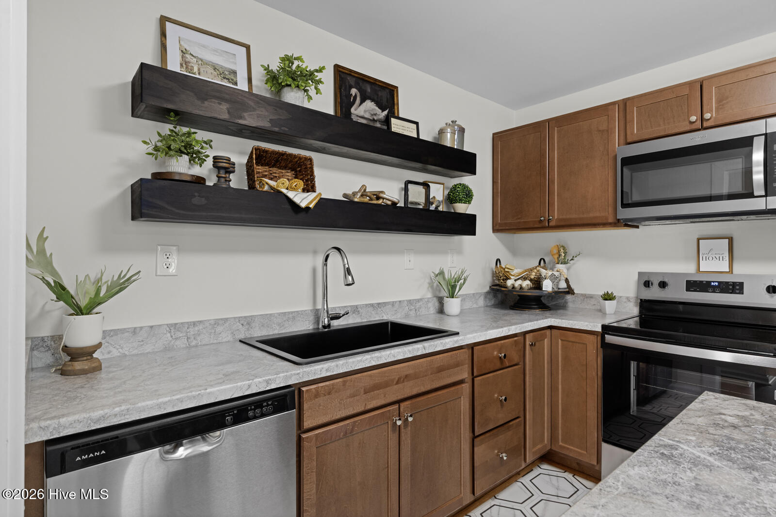 100559065 | Photo 12