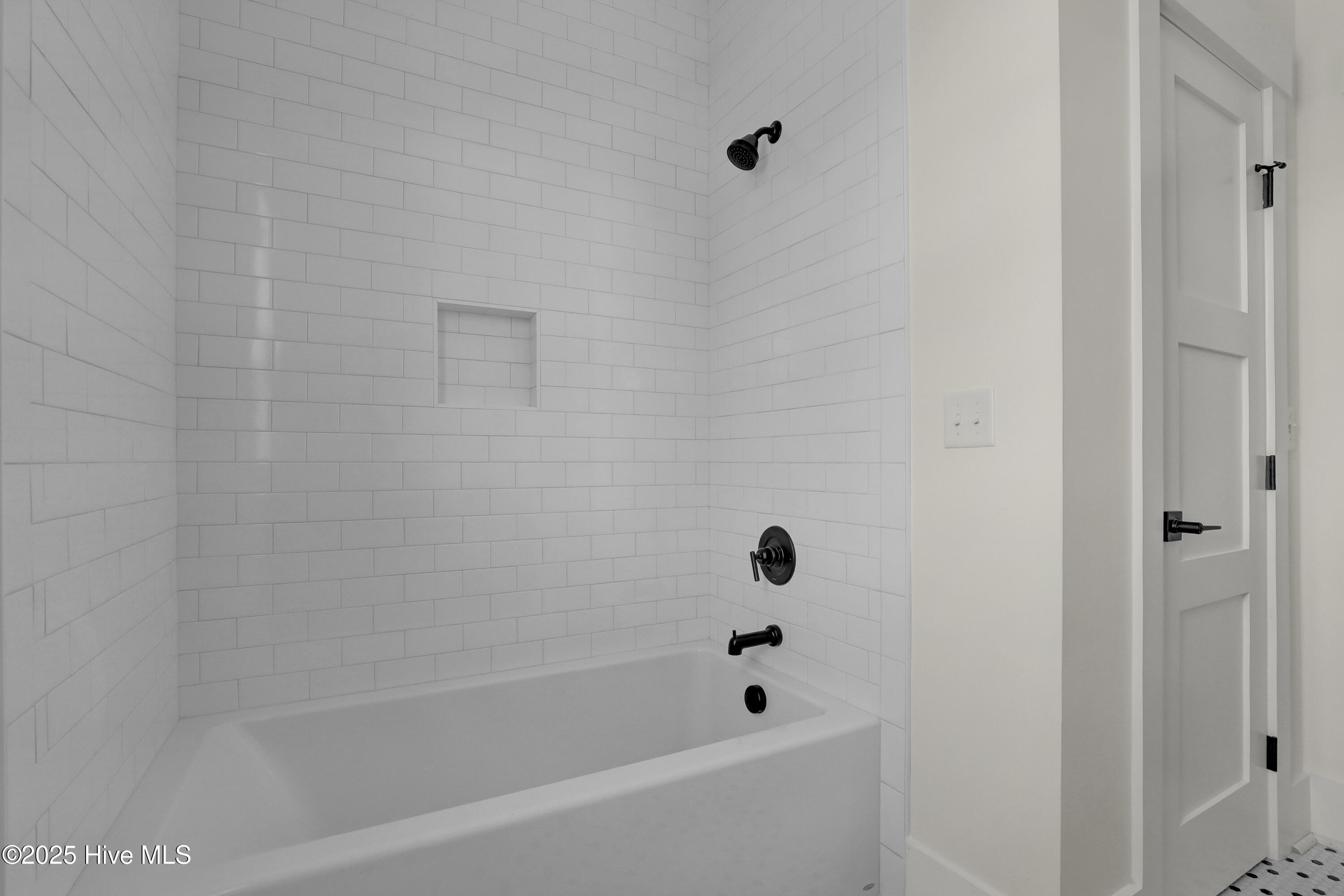 100536575 | Photo 26