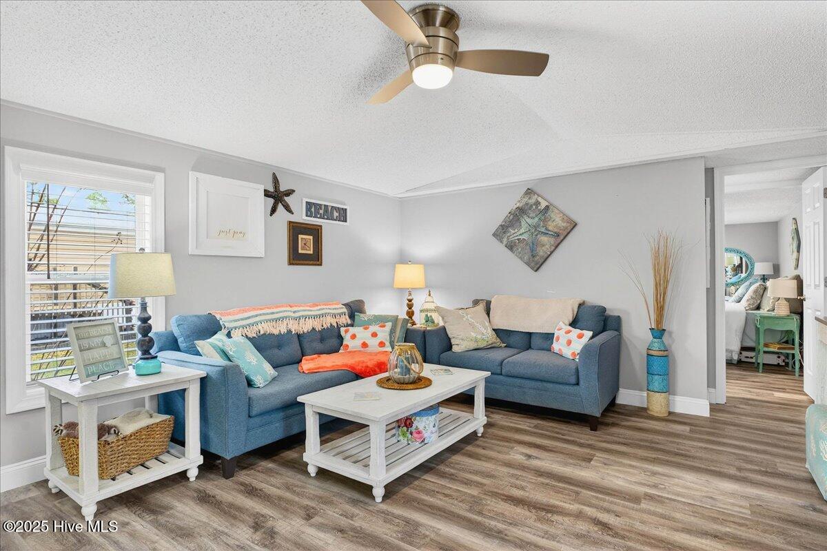 100543222 | Photo 11