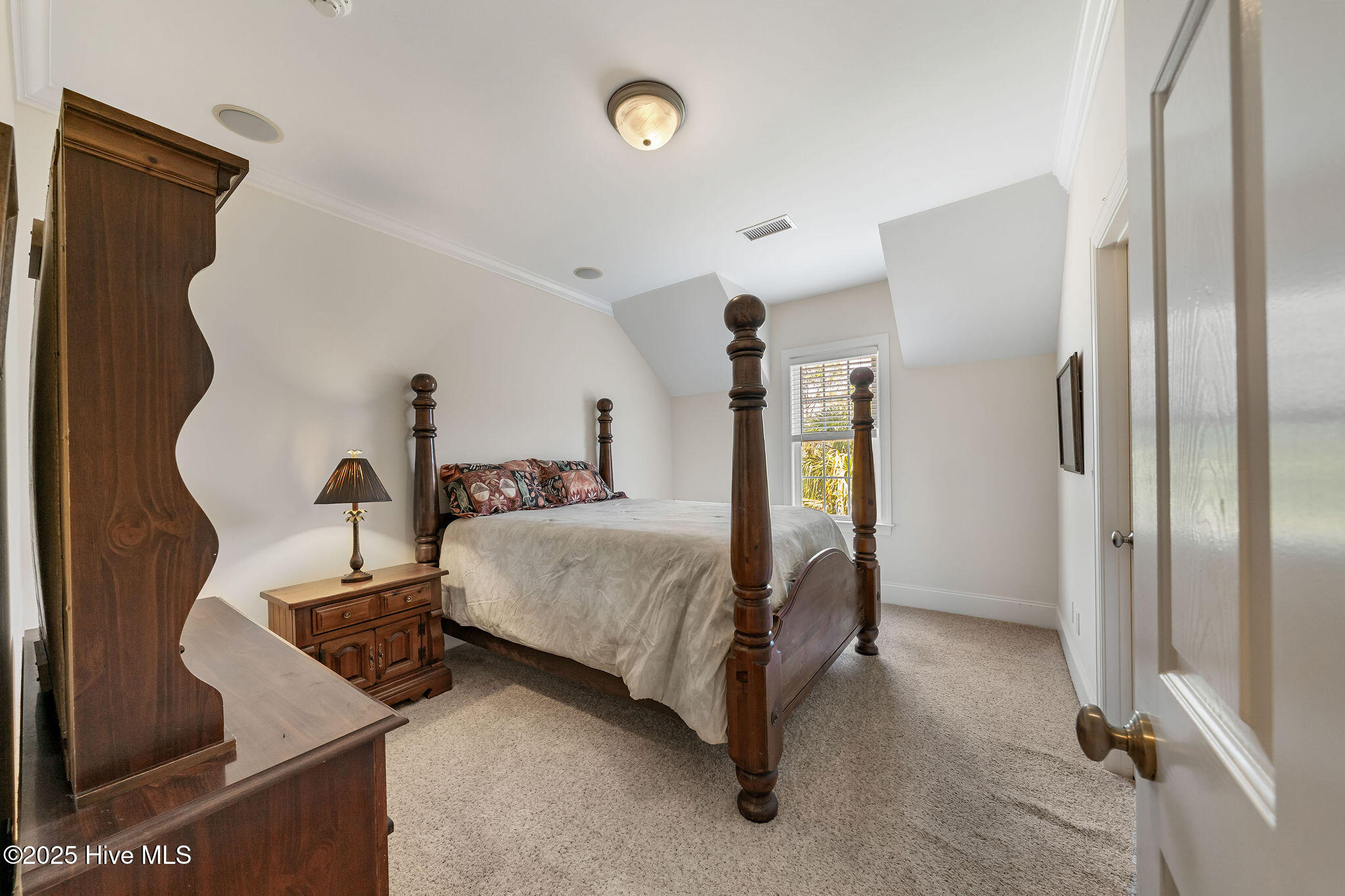 100532416 | Photo 42