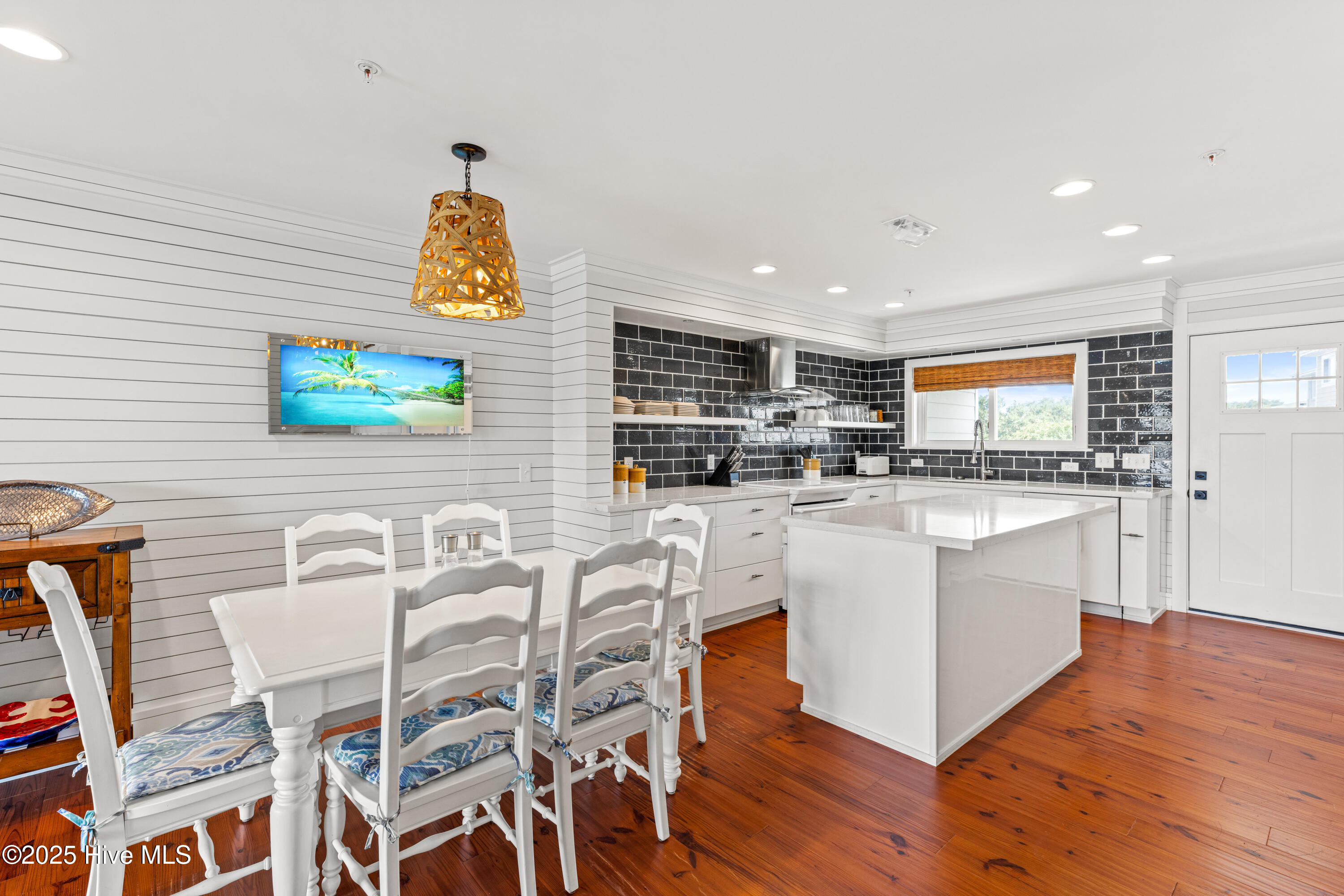 100523533 | Photo 10