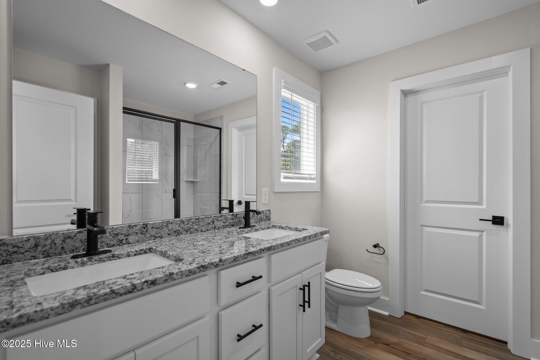 100540563 | Photo 20