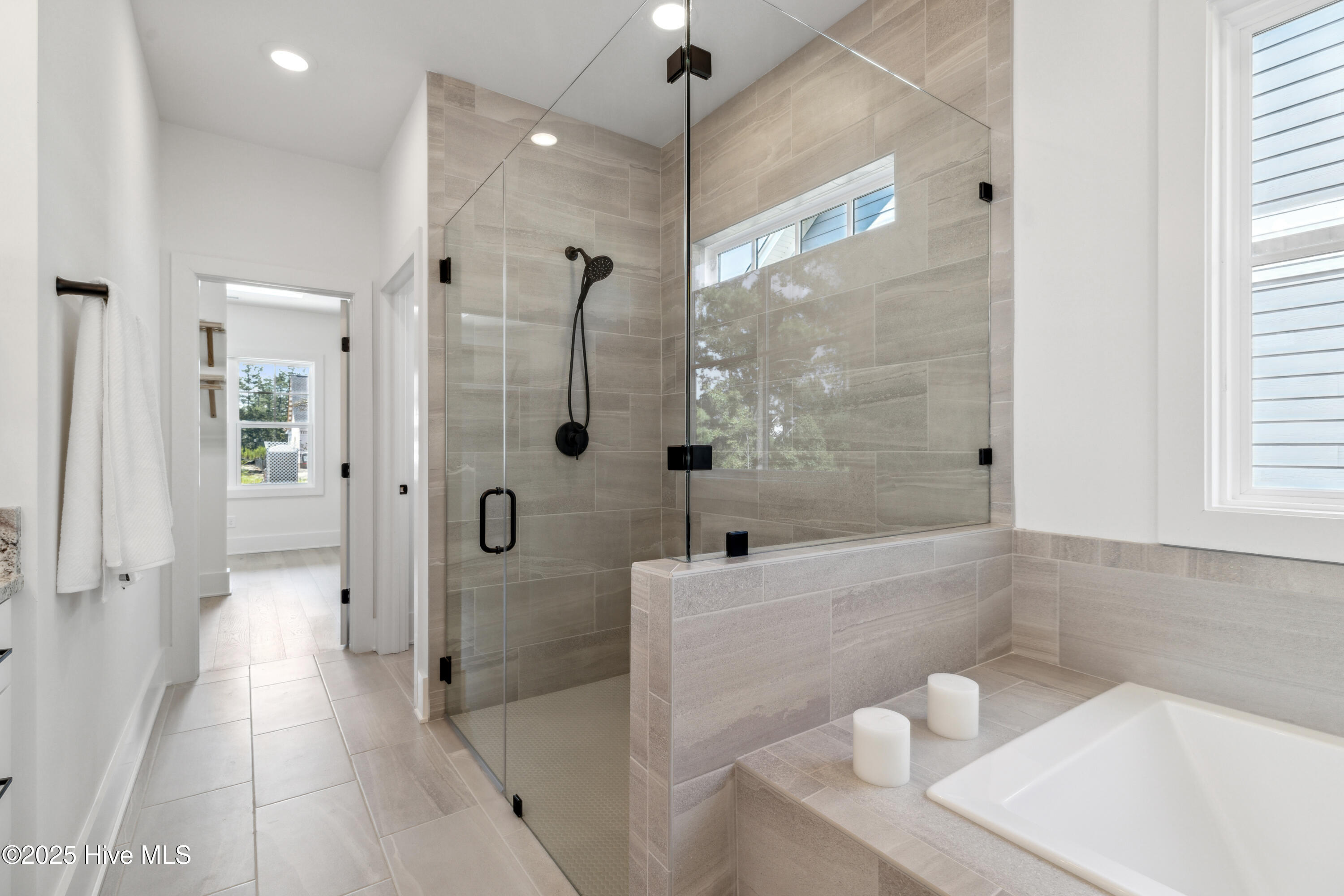 100523457 | Photo 39