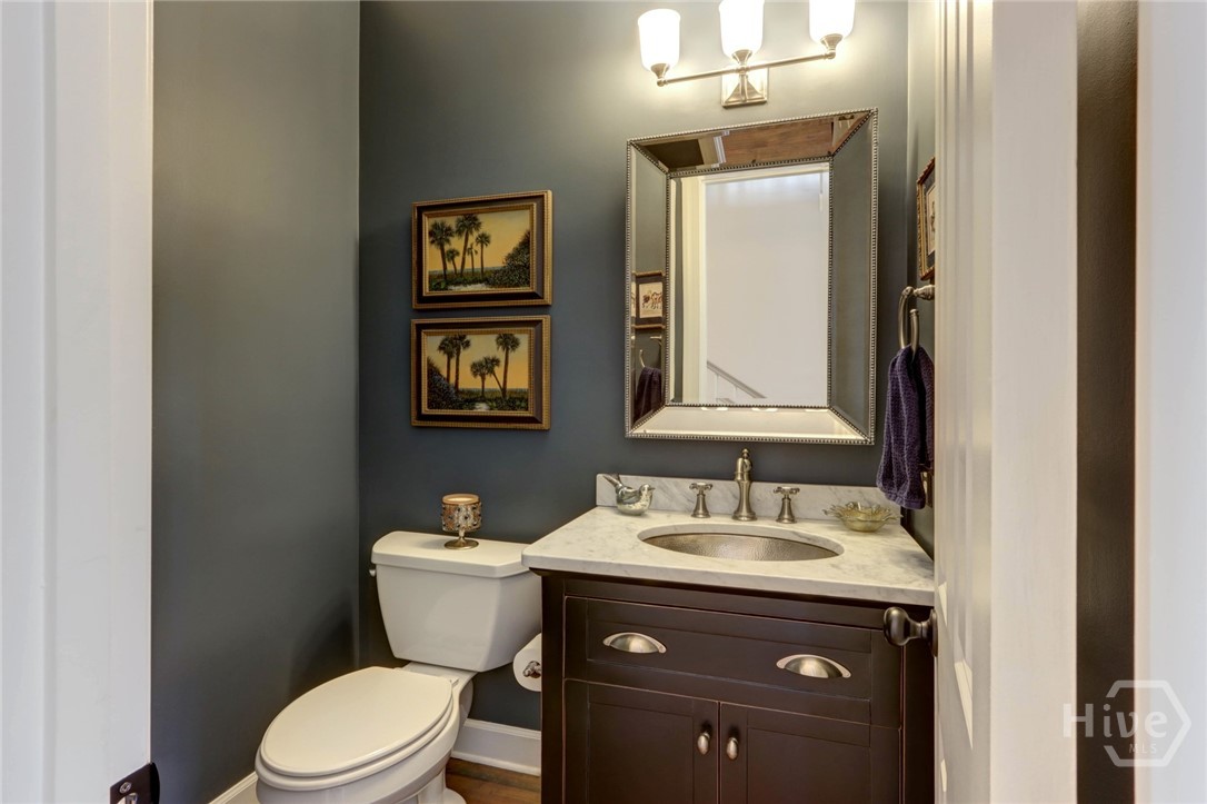 Guest bath off hallway