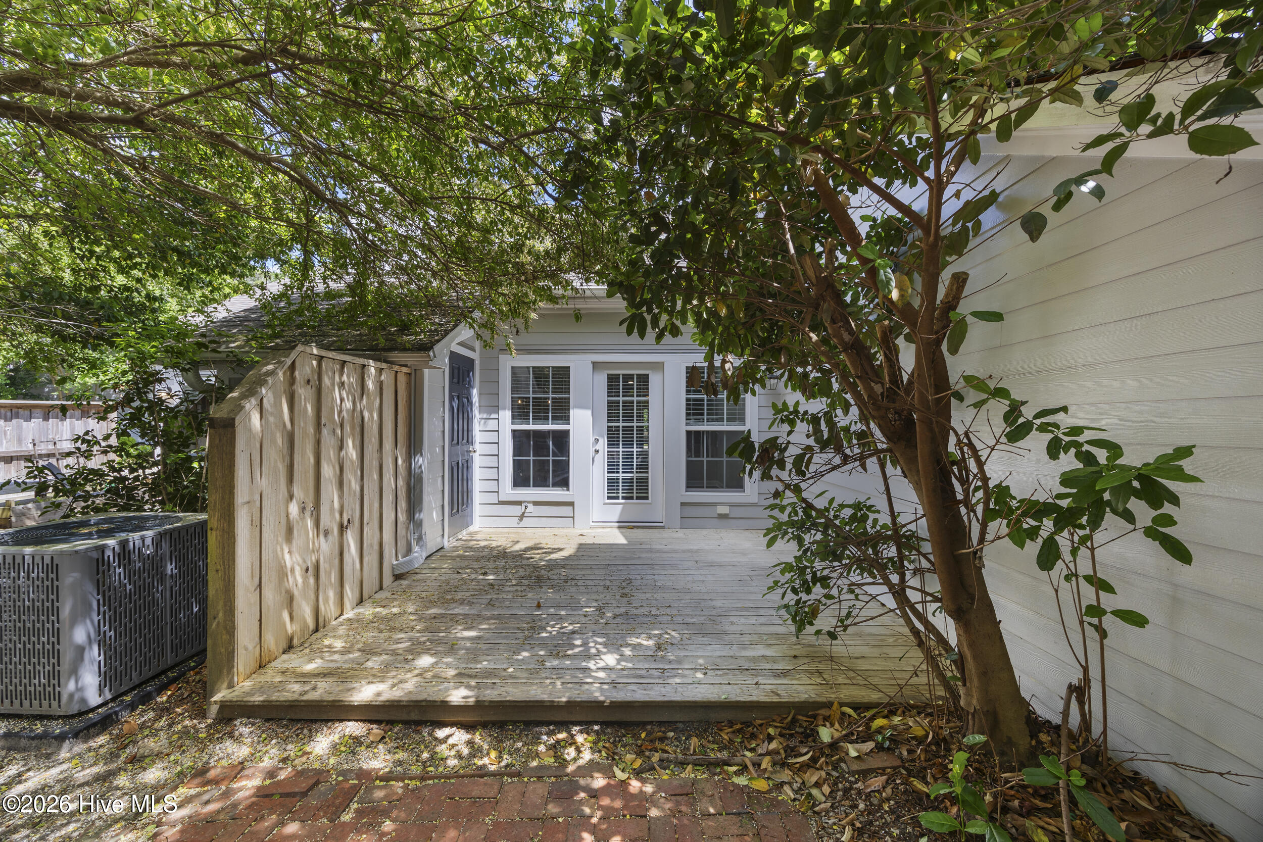 100570067 | Photo 25