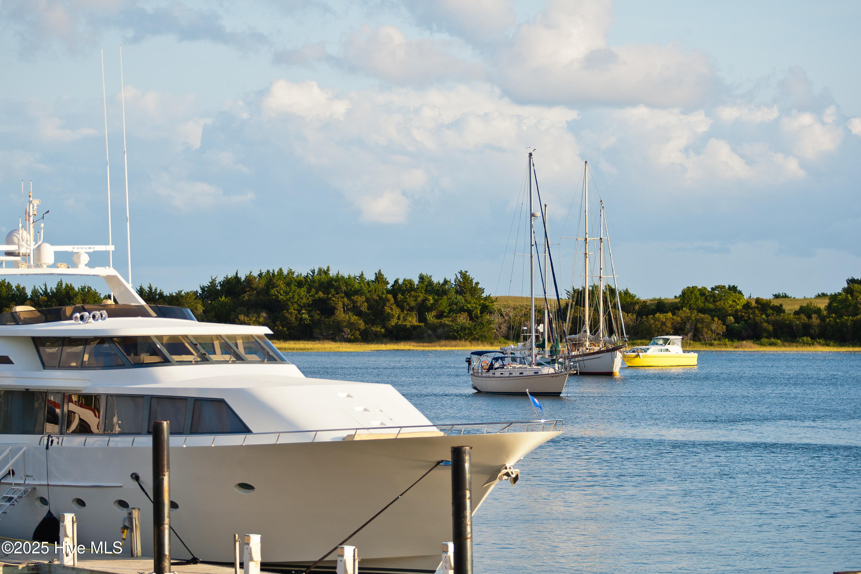 2nd image of 805 Mulberry St, Beaufort, NC 28516