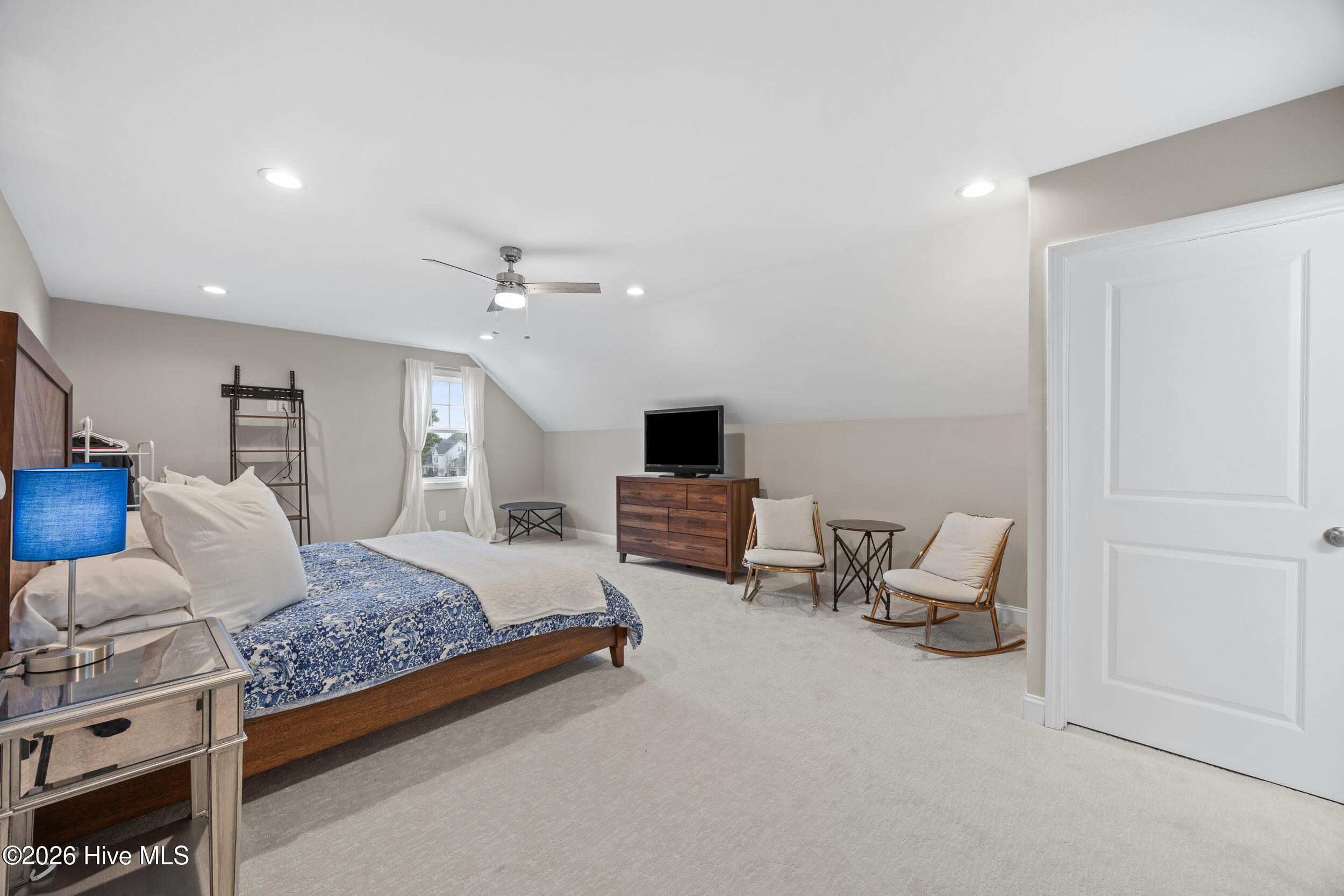 100554590 | Photo 49