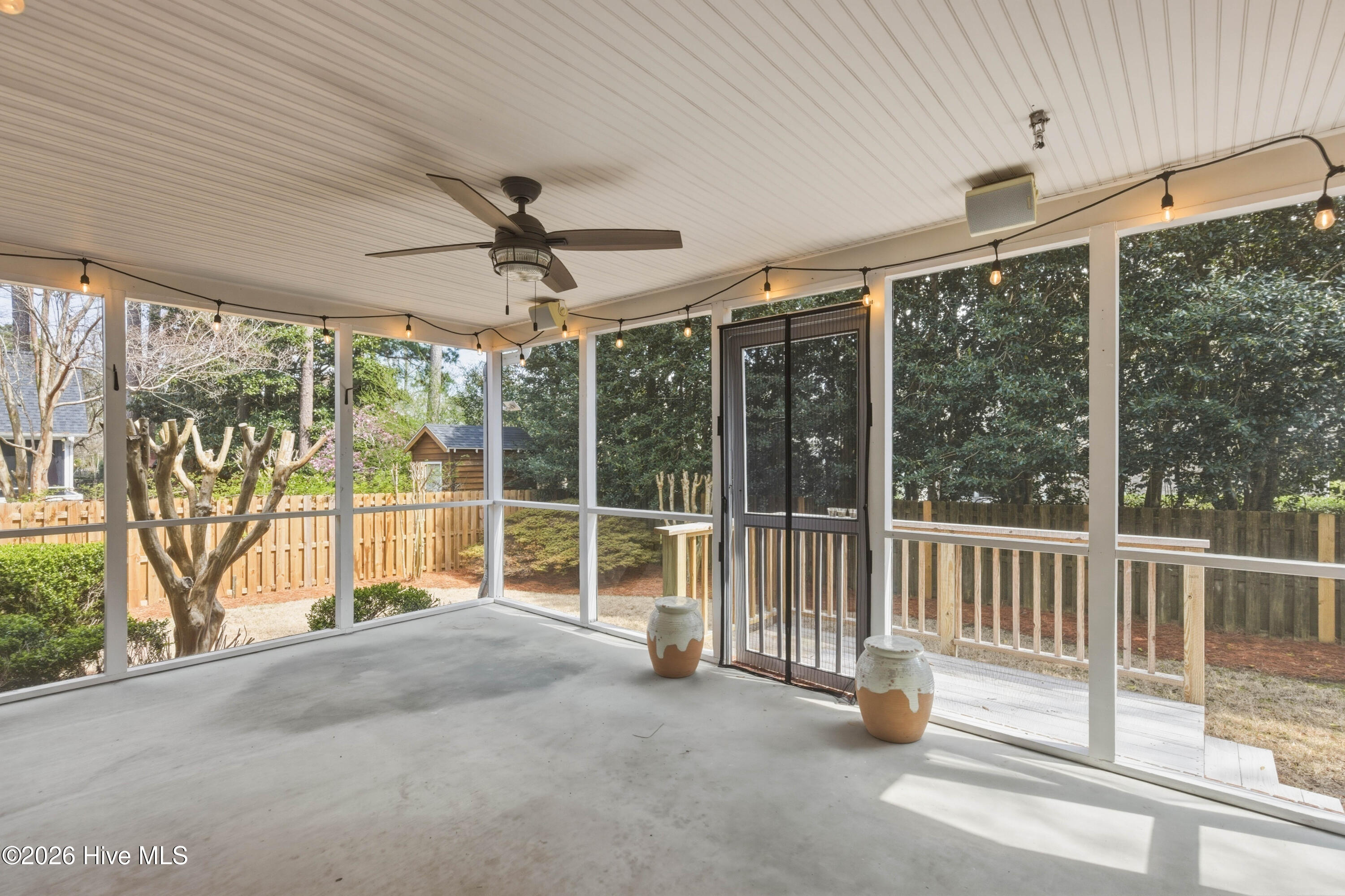 100560916 | Photo 70