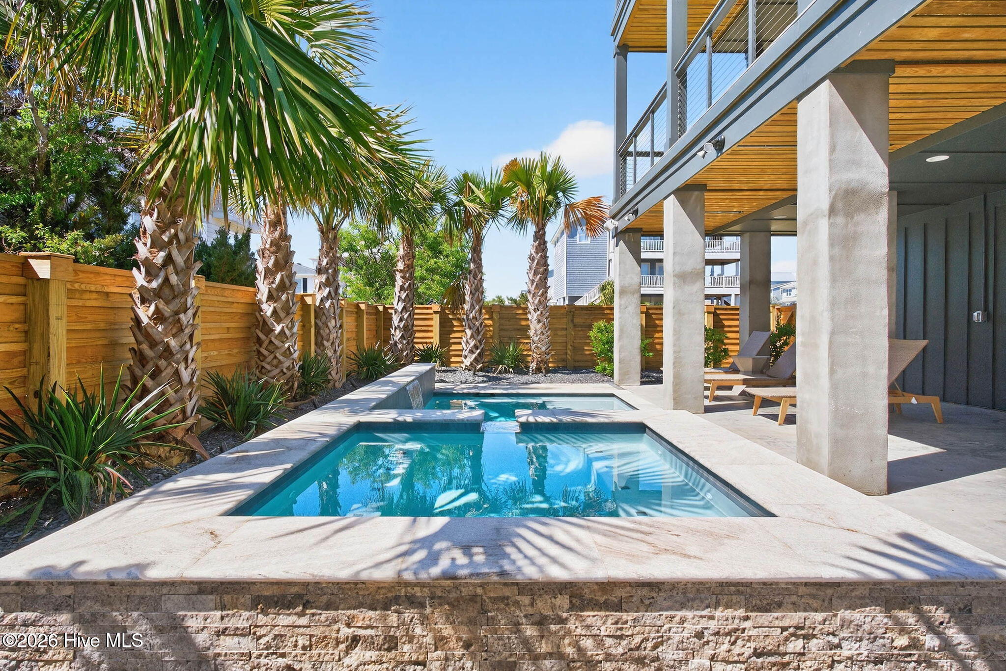 100565153 | Photo 58