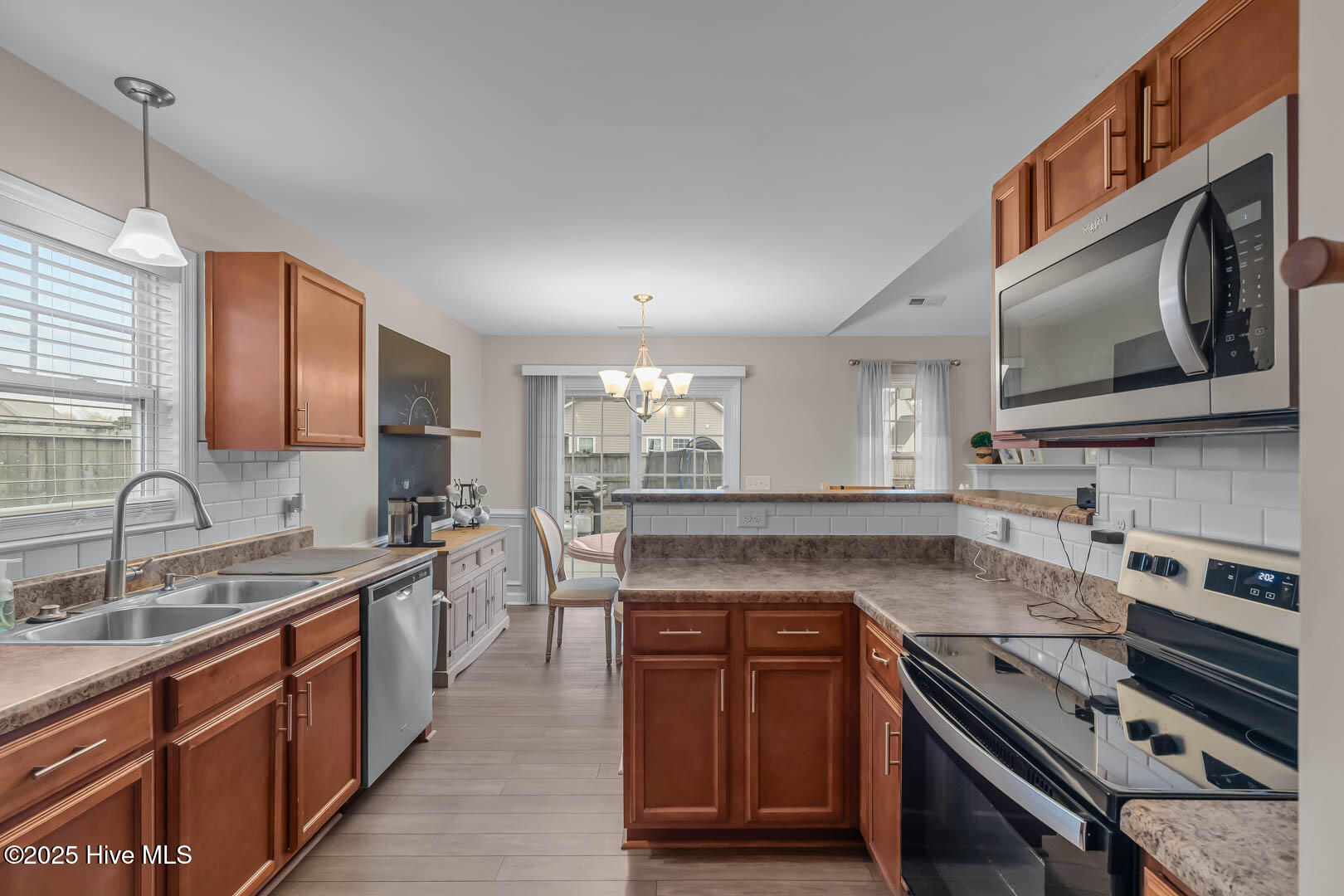 100541286 | Photo 16