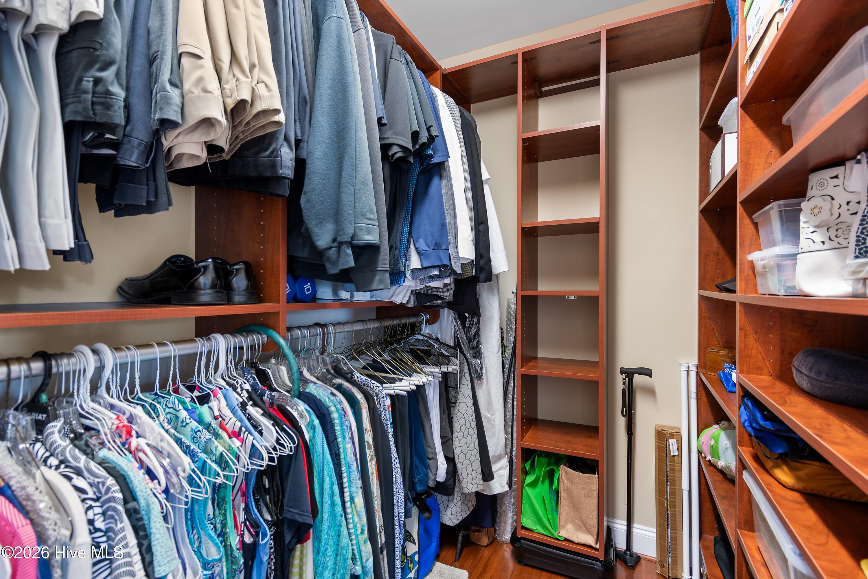 100567297 | Photo 24