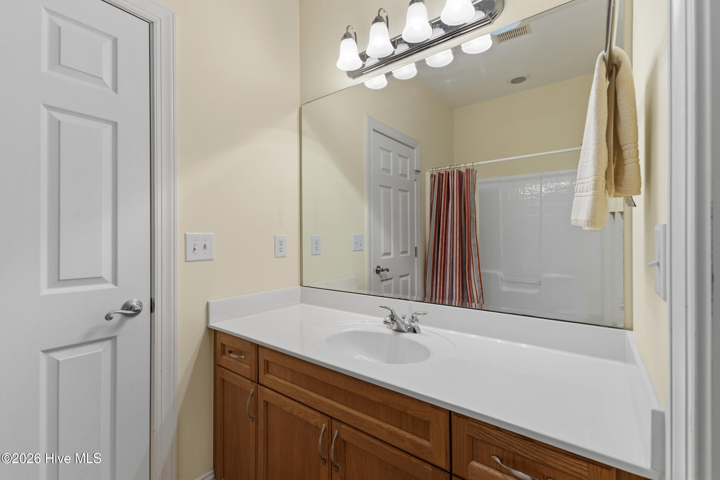 100557149 | Photo 31