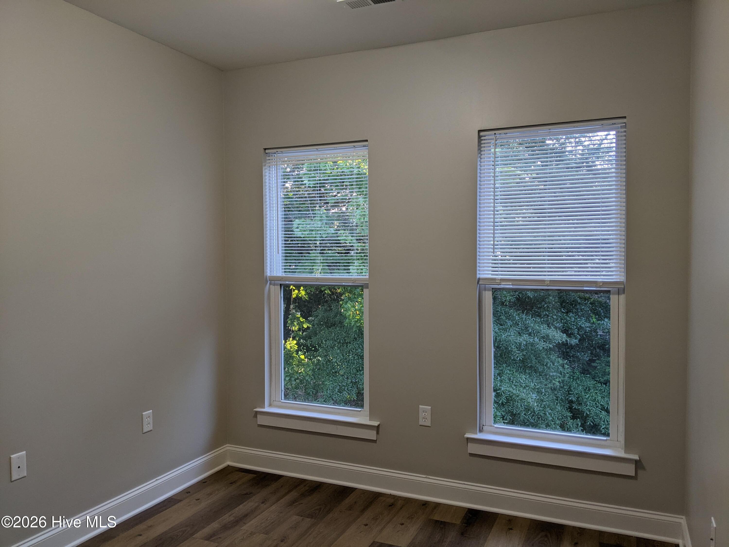 100556319 | Photo 11