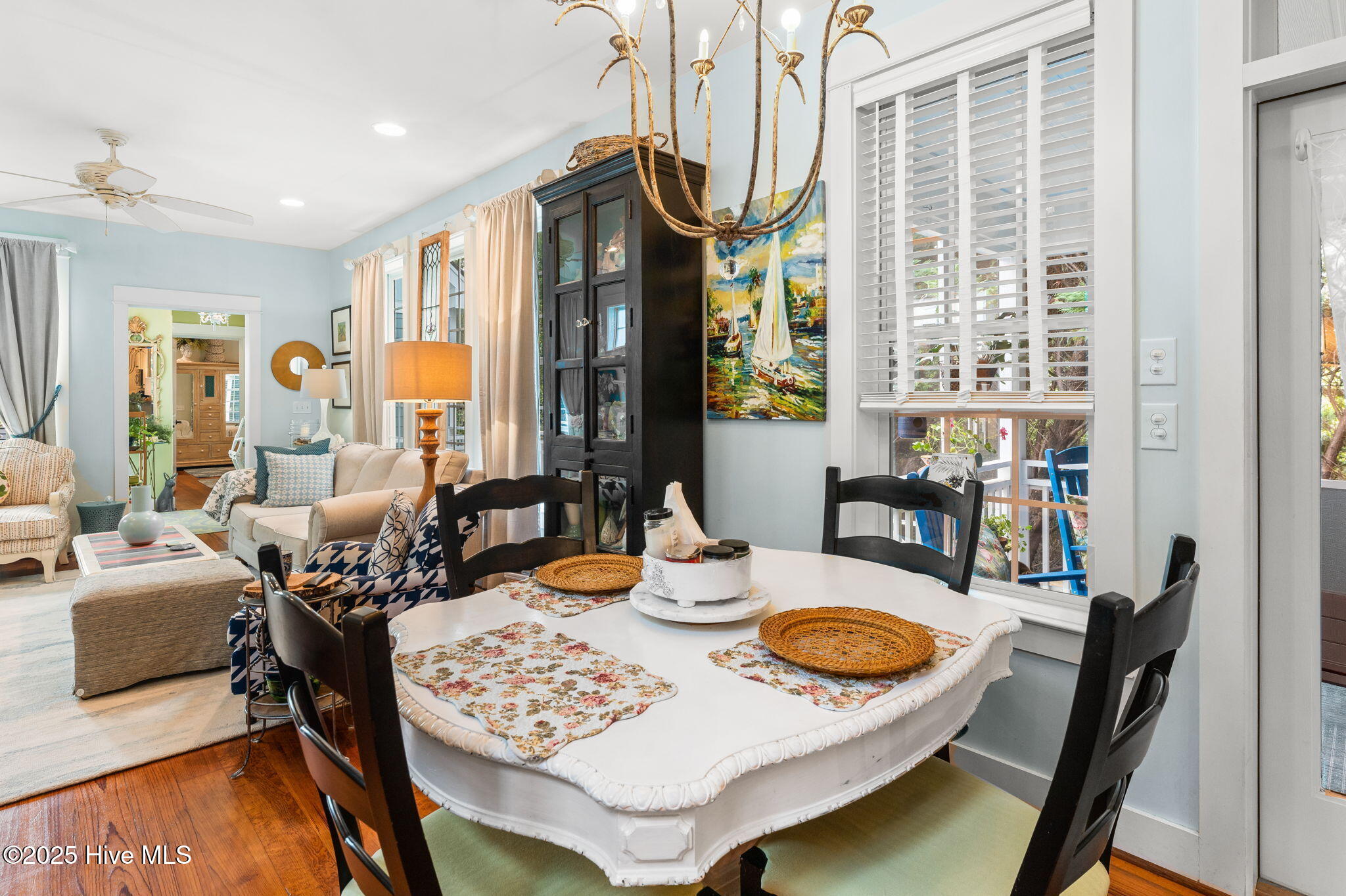 100534580 | Photo 12