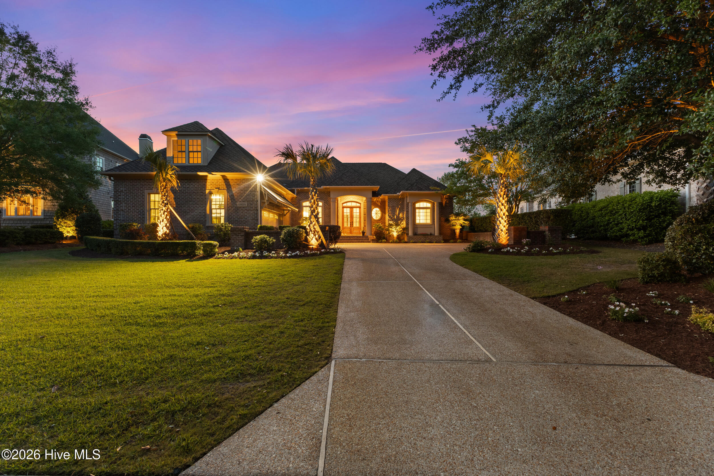 100567857 | Photo 42