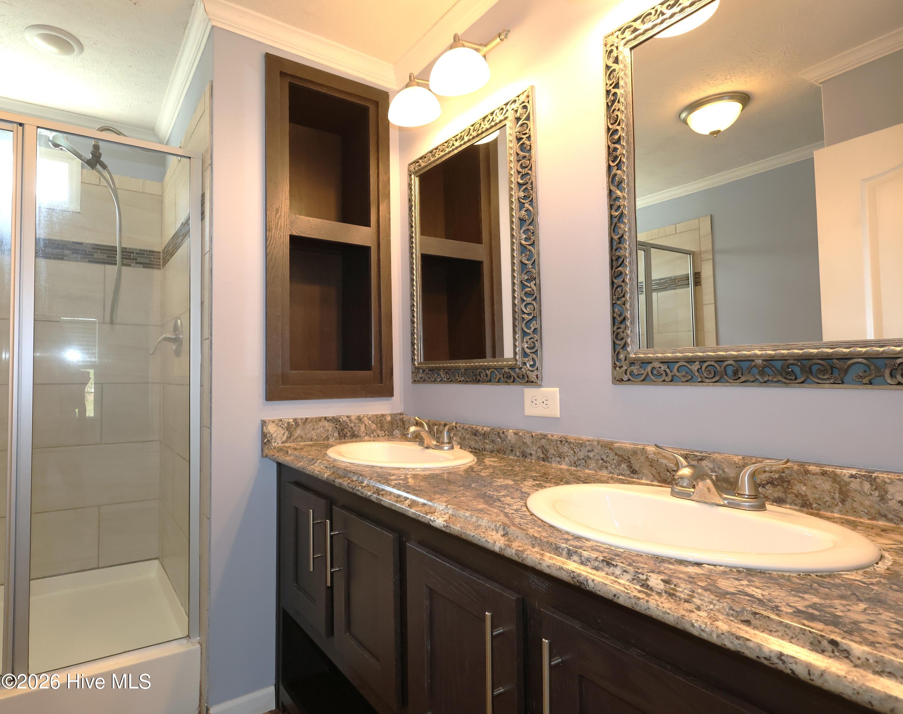 100564775 | Photo 13