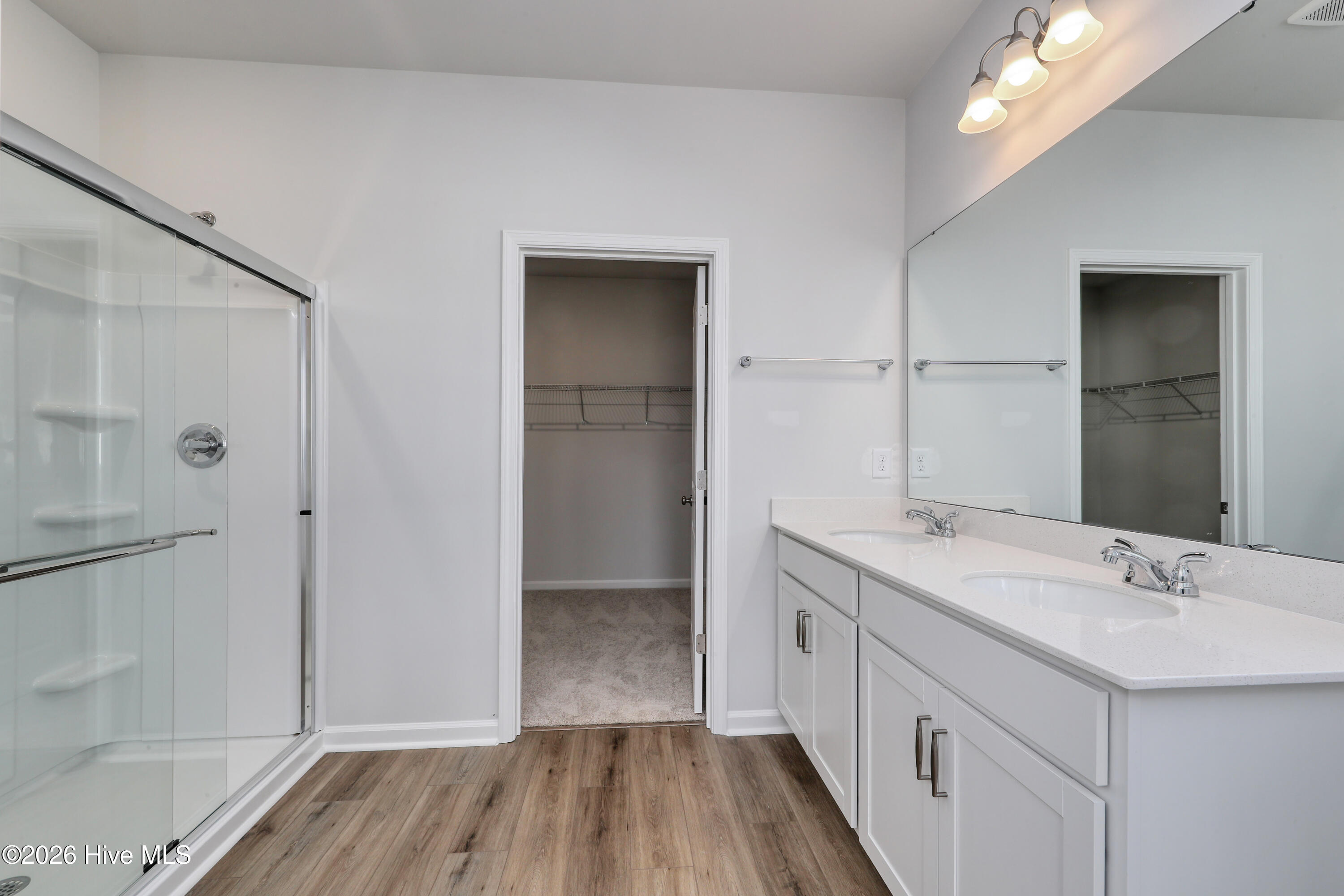 100520323 | Photo 24