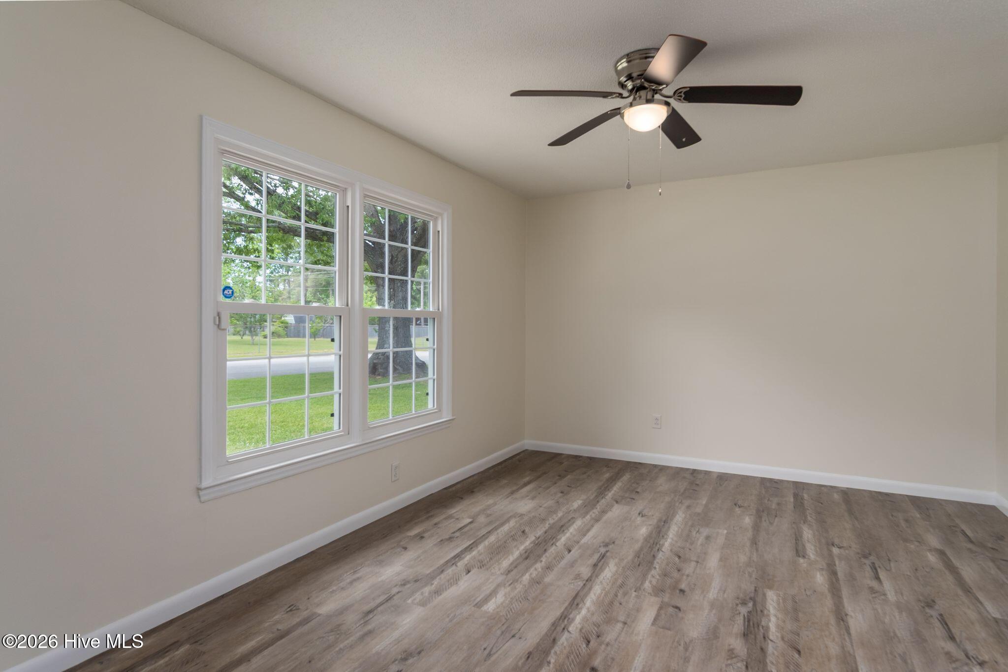 100568369 | Photo 12