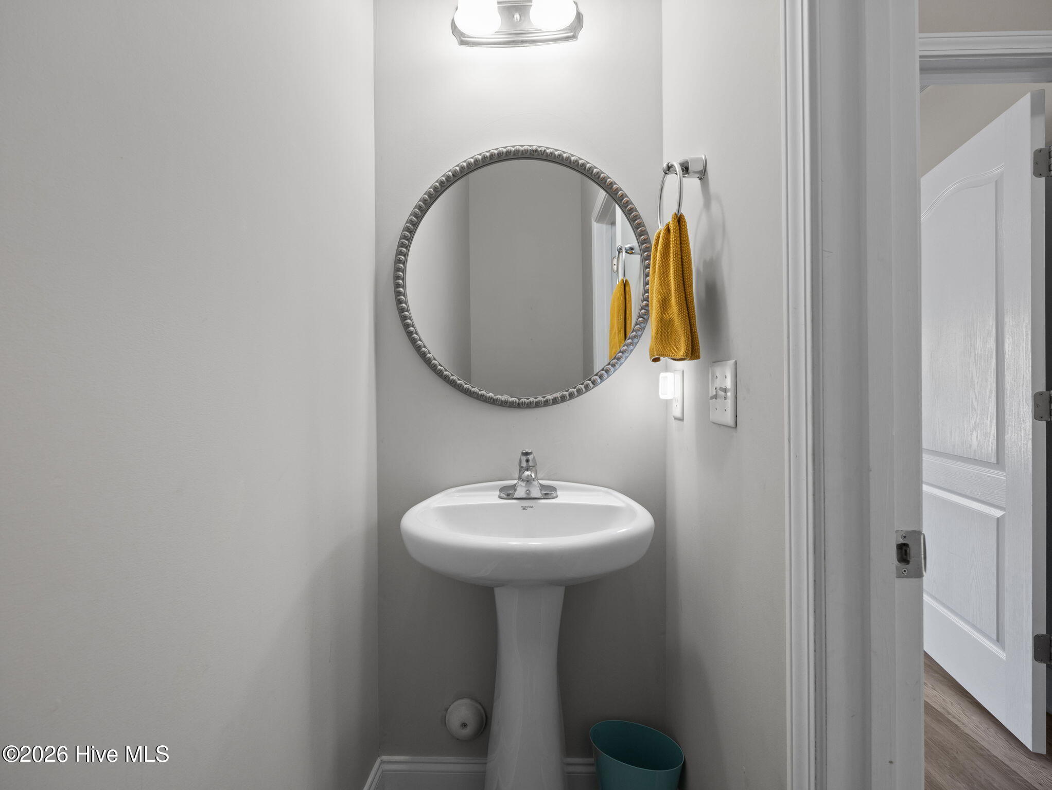 100564240 | Photo 35