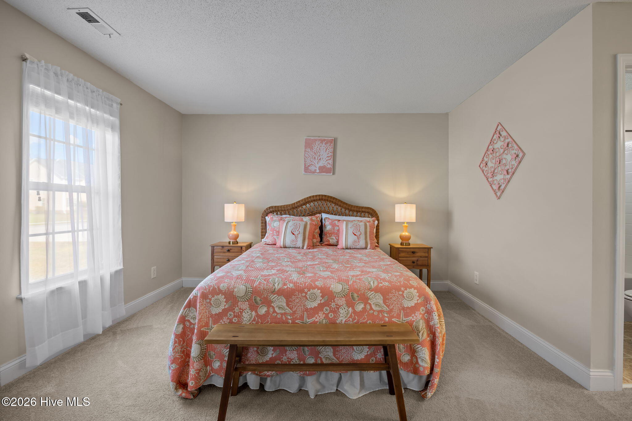 100570536 | Photo 24