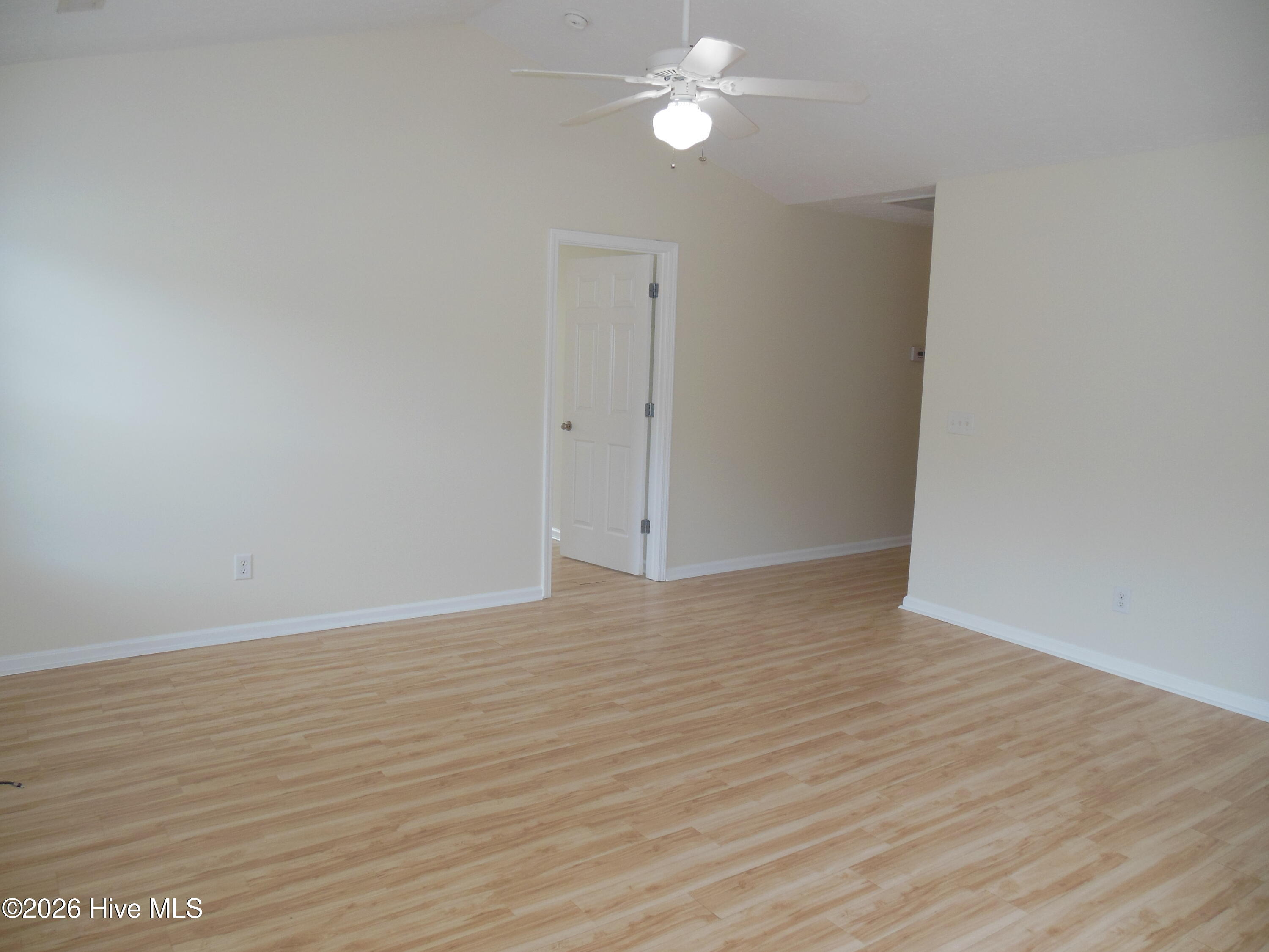 100565167 | Photo 11