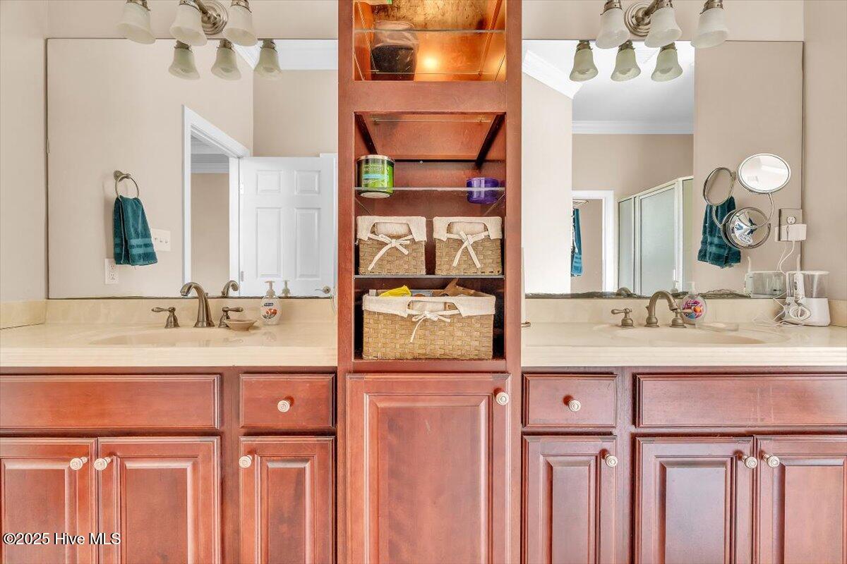 100534566 | Photo 52