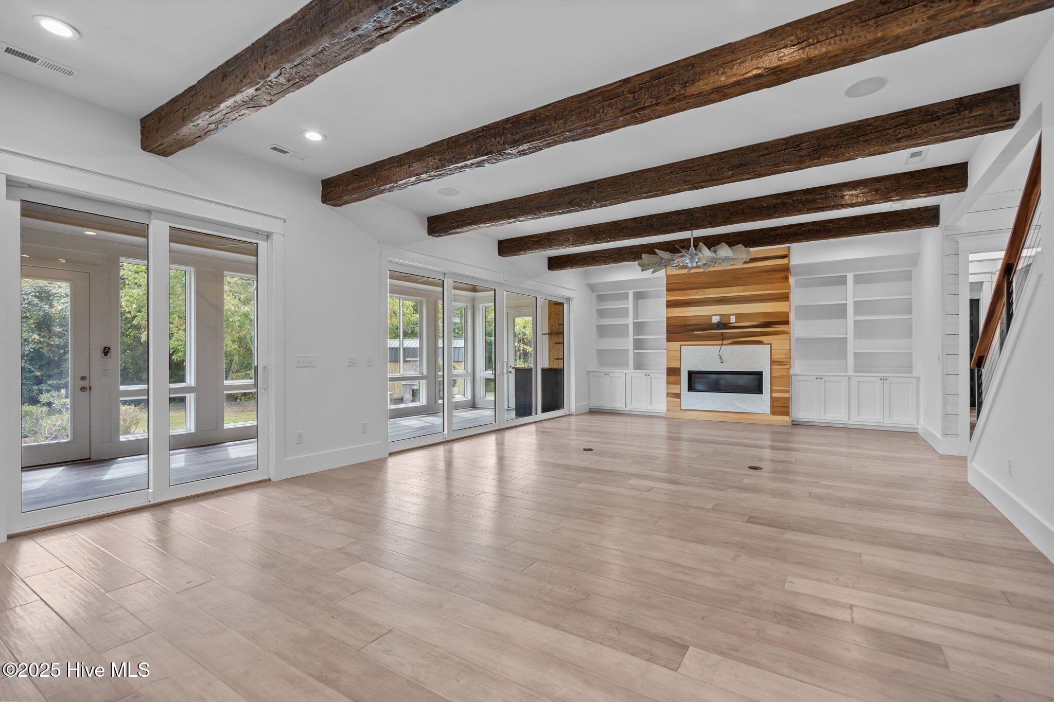 100532333 | Photo 29