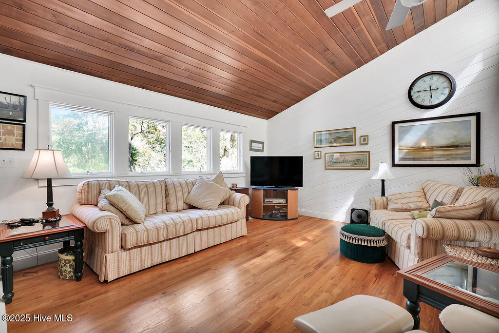 100533114 | Photo 27