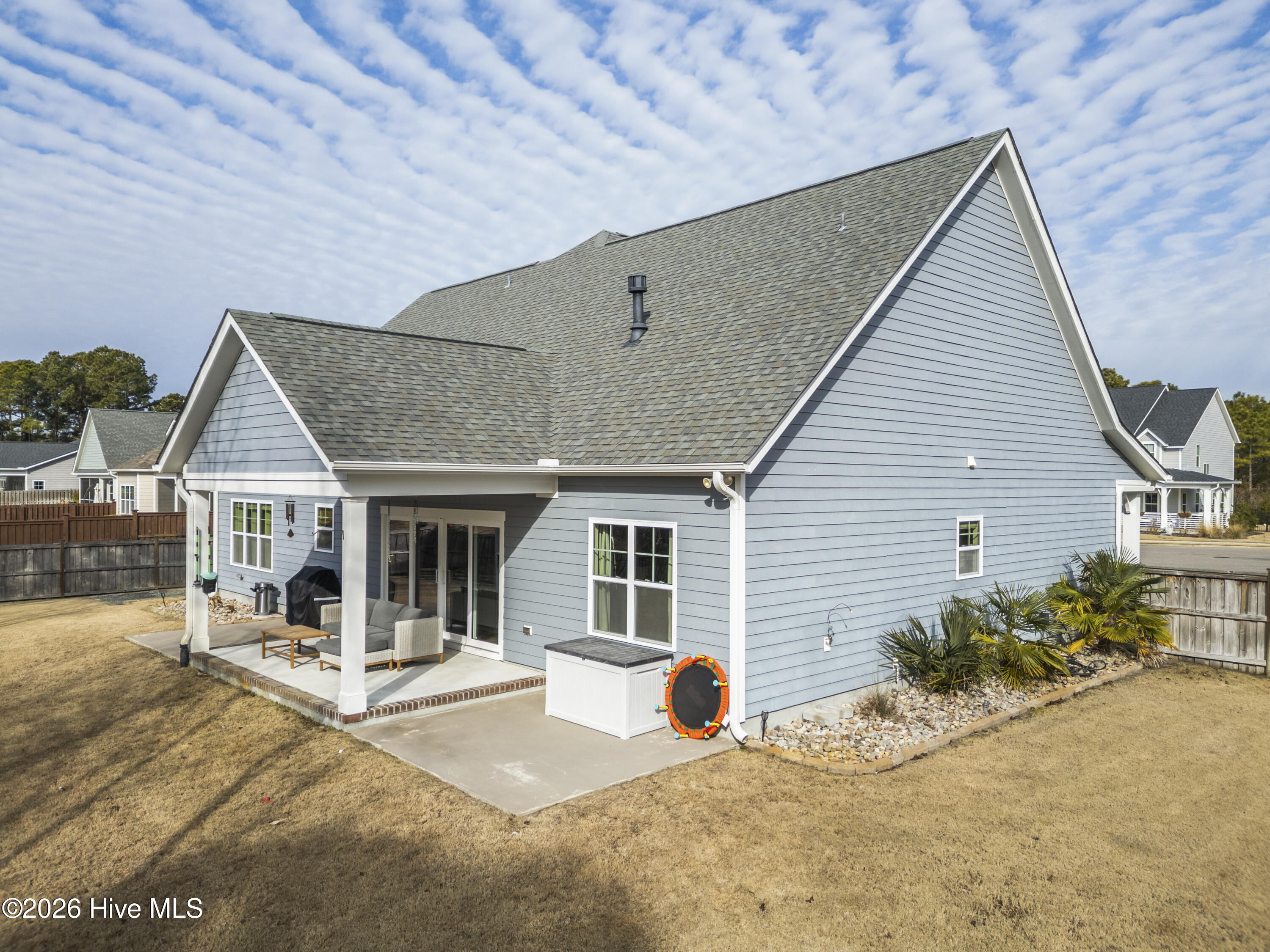 100552467 | Photo 53