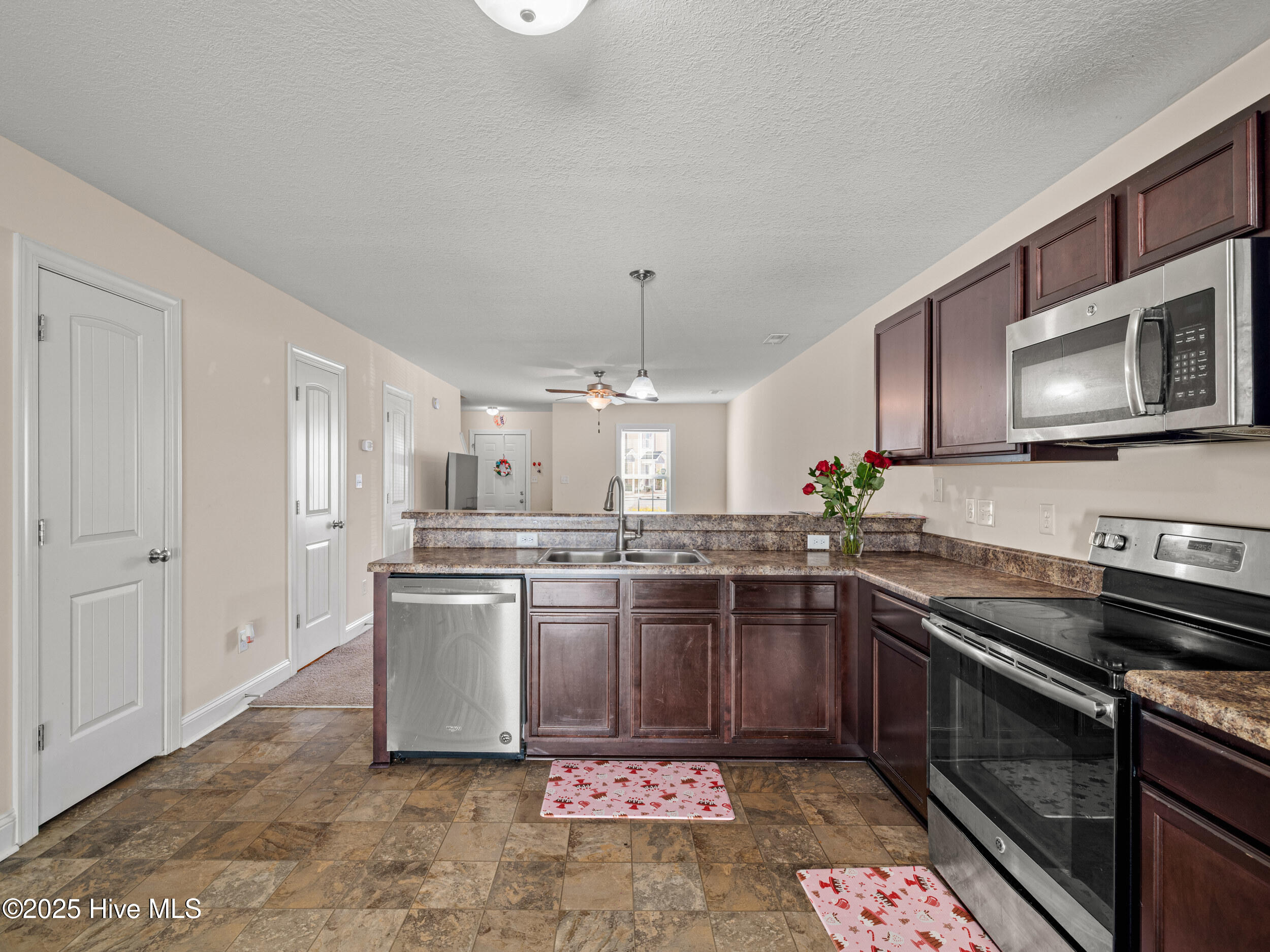 100541514 | Photo 16