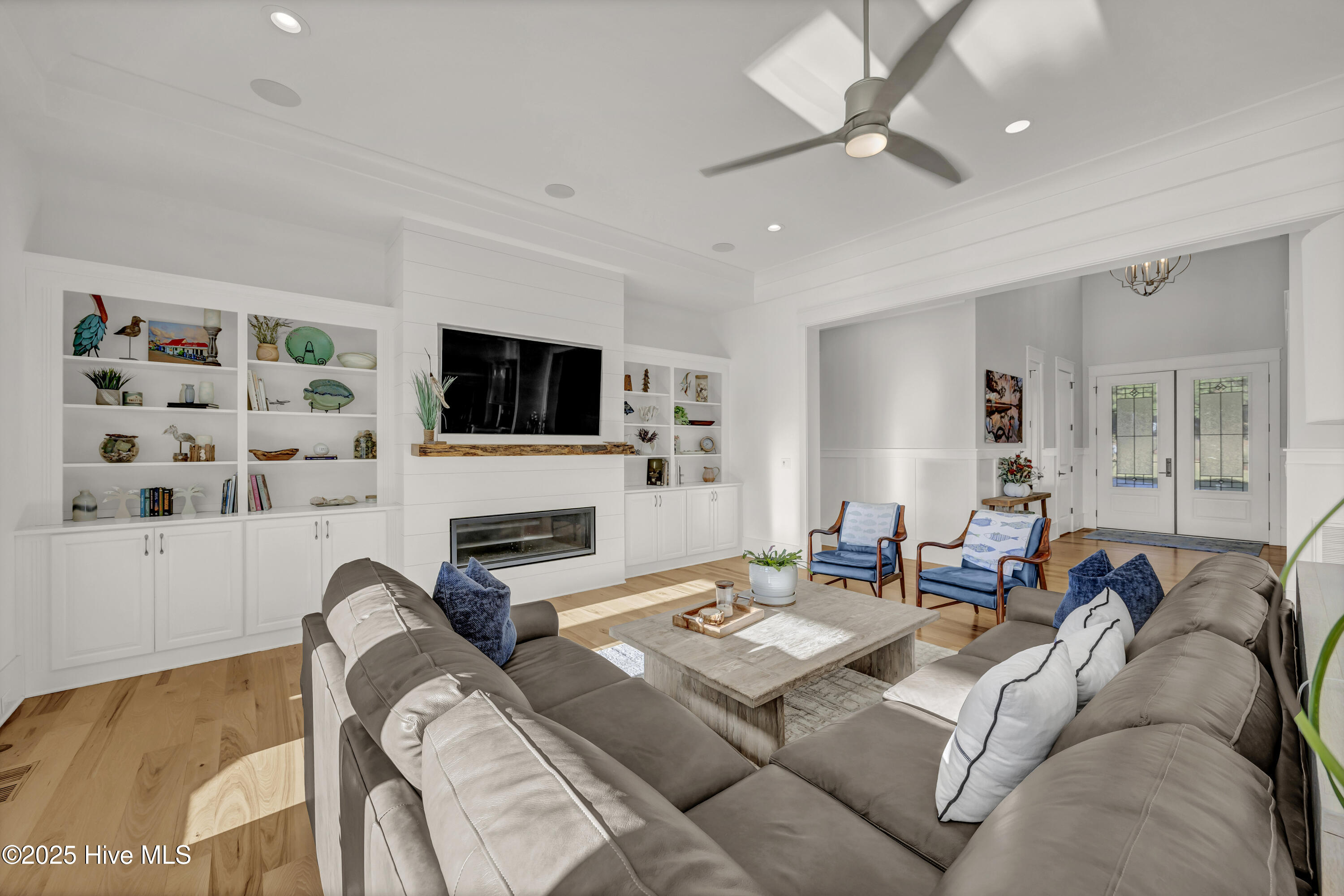 100543149 | Photo 18