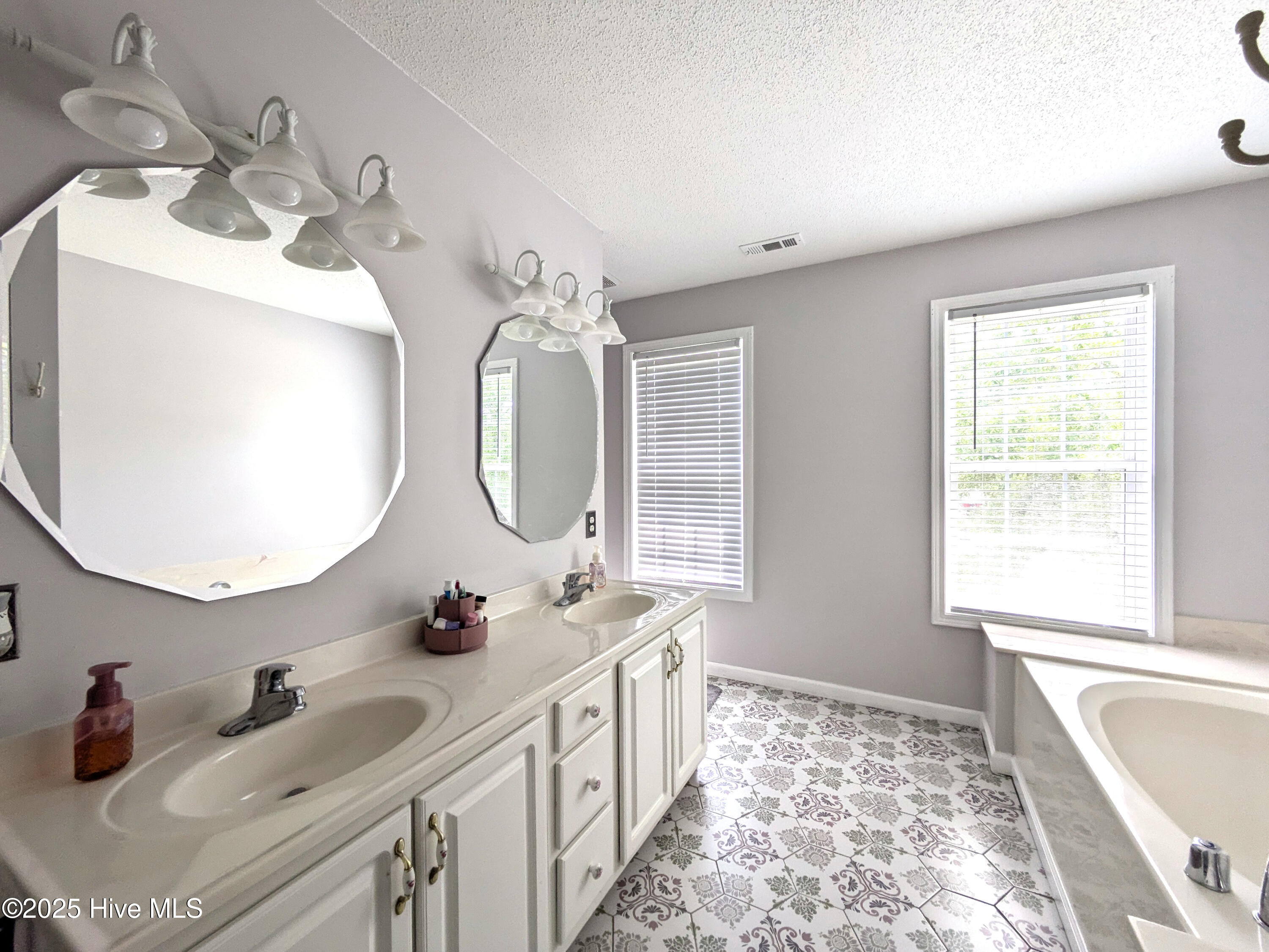 117 Longwood Drive, Stella, NC 28582 – photo 19: PXL_20250422_174013566_1