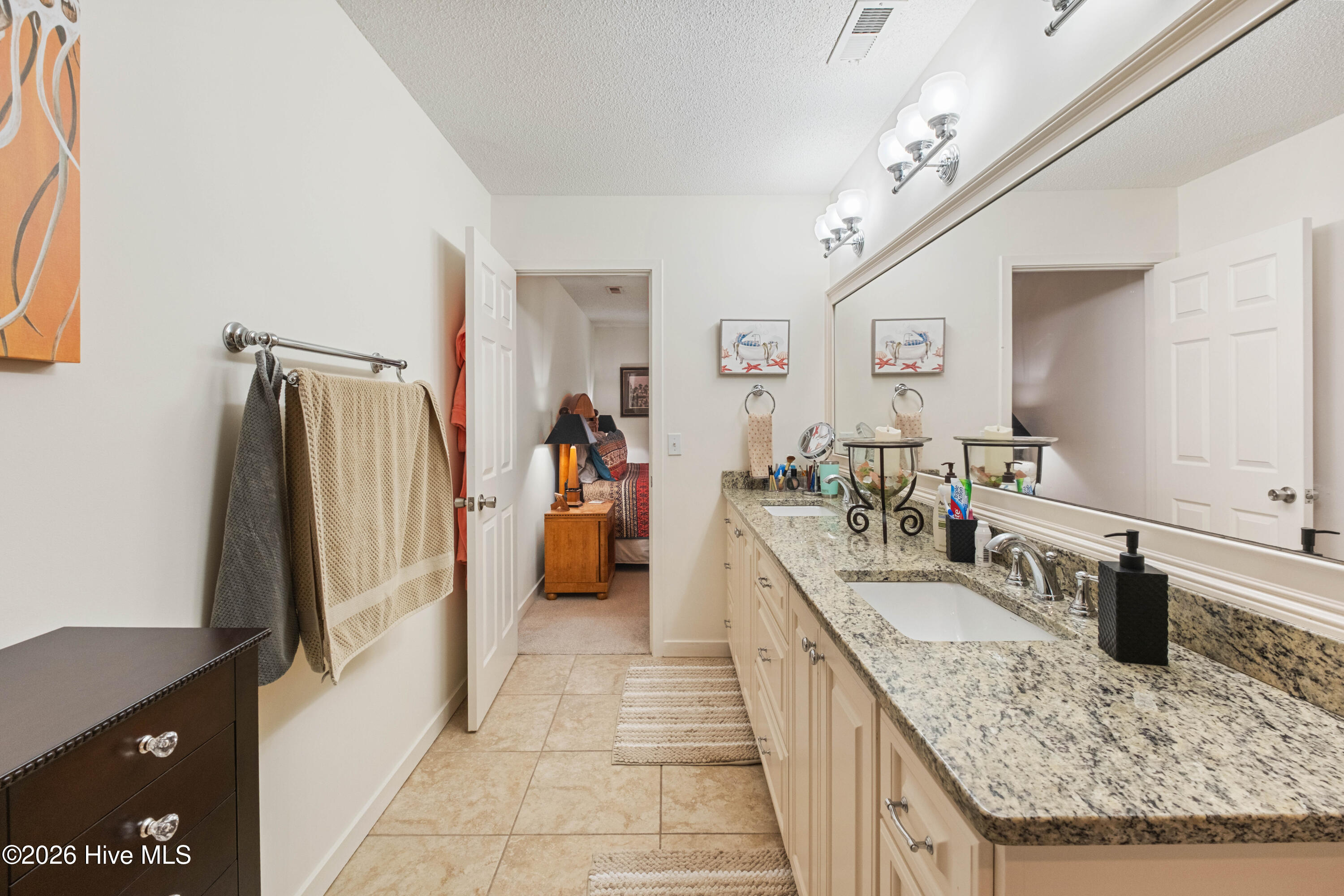 100560889 | Photo 27