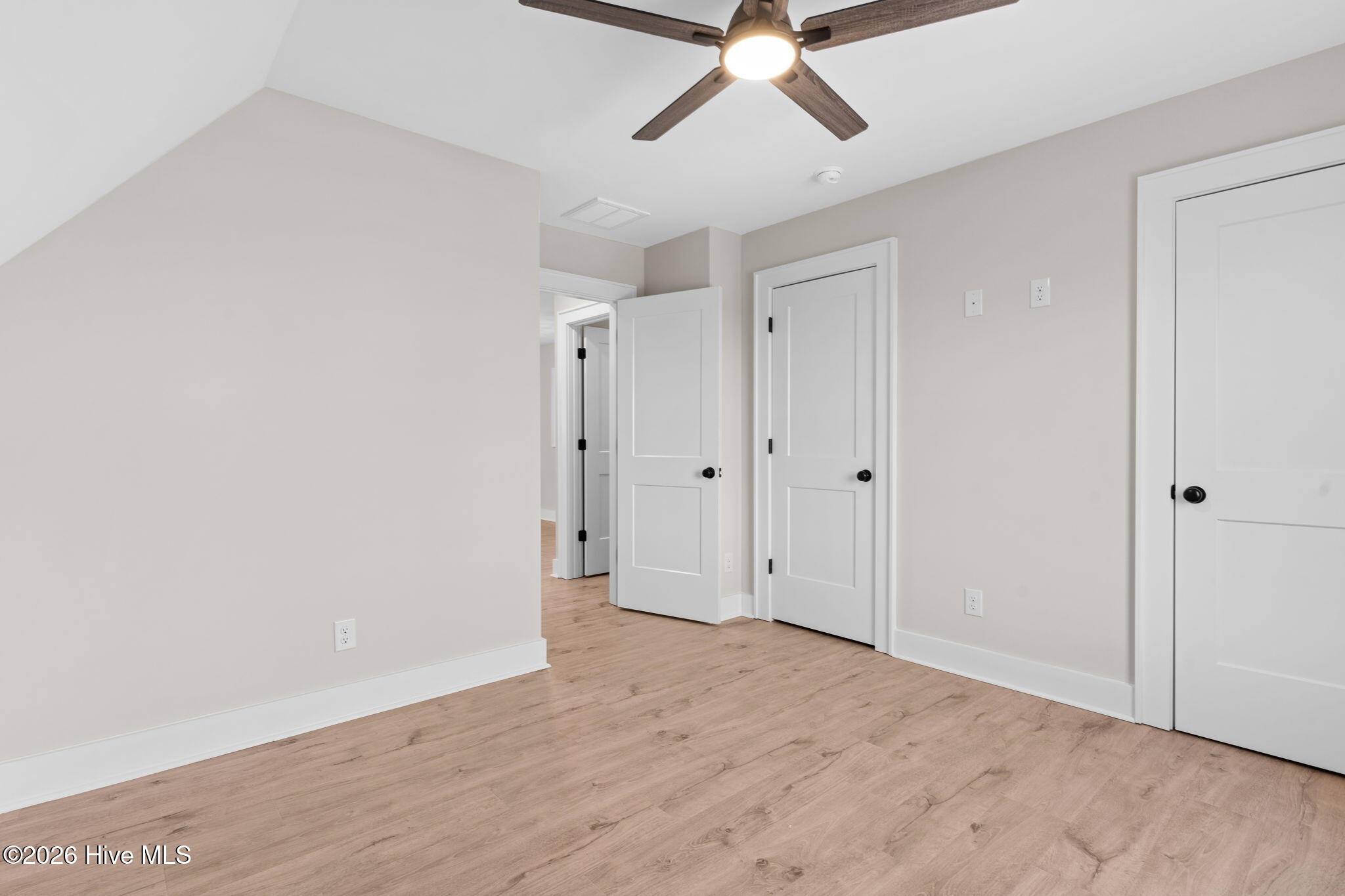 100553230 | Photo 17