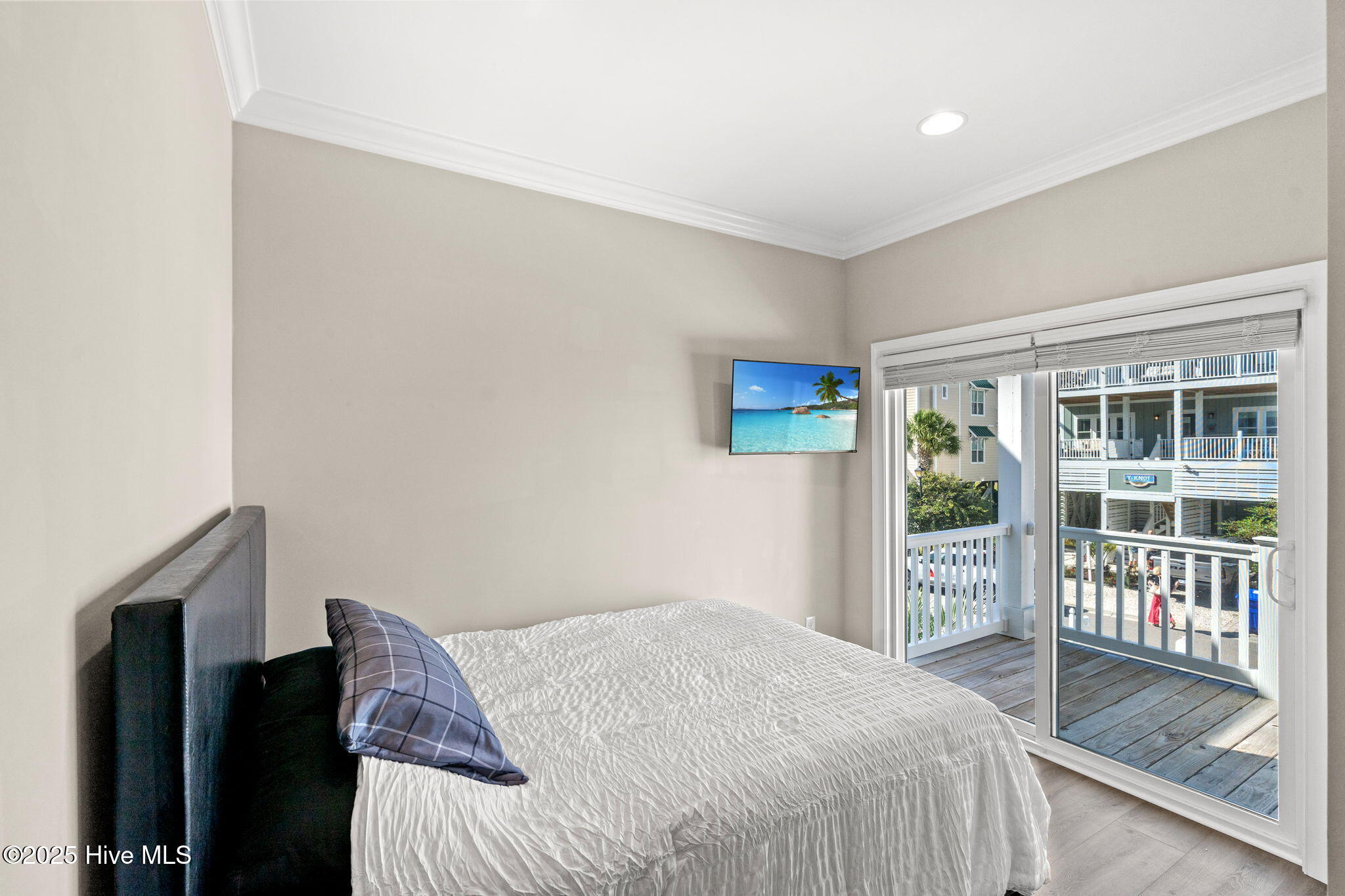 100535074 | Photo 25