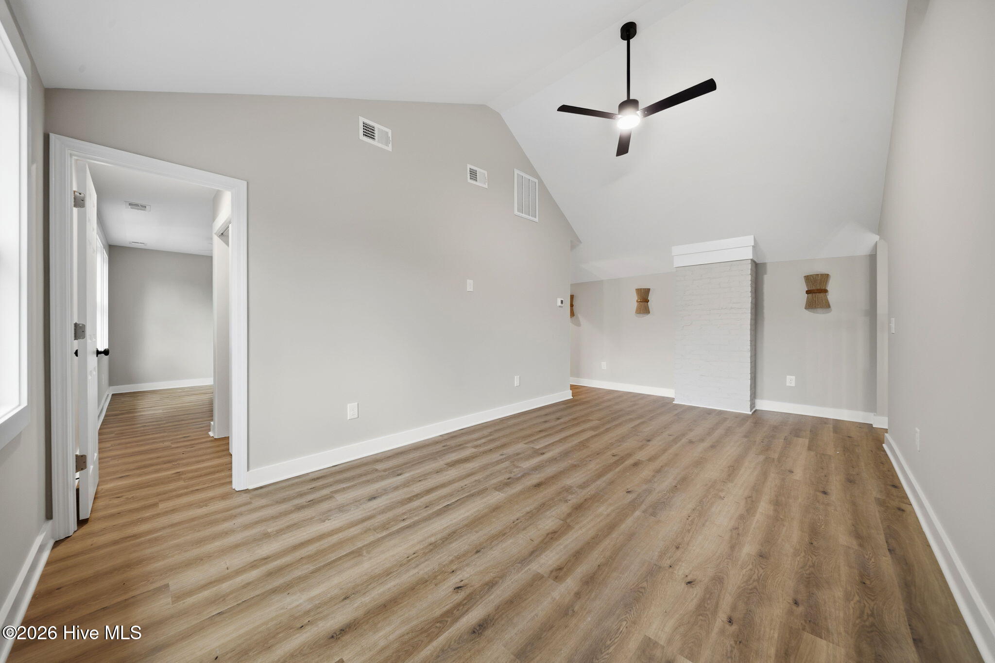 100572580 | Photo 35