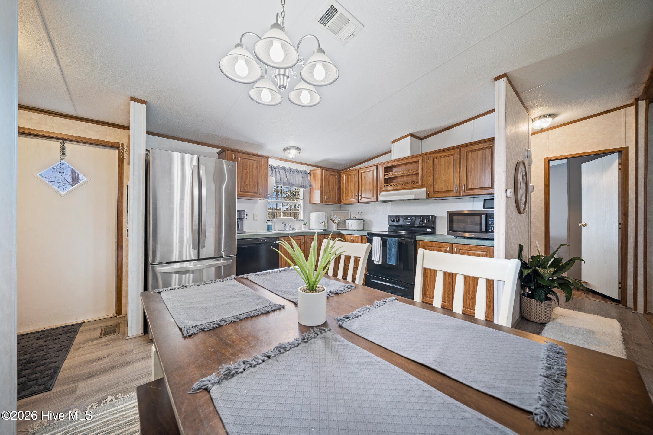 100561716 | Photo 13