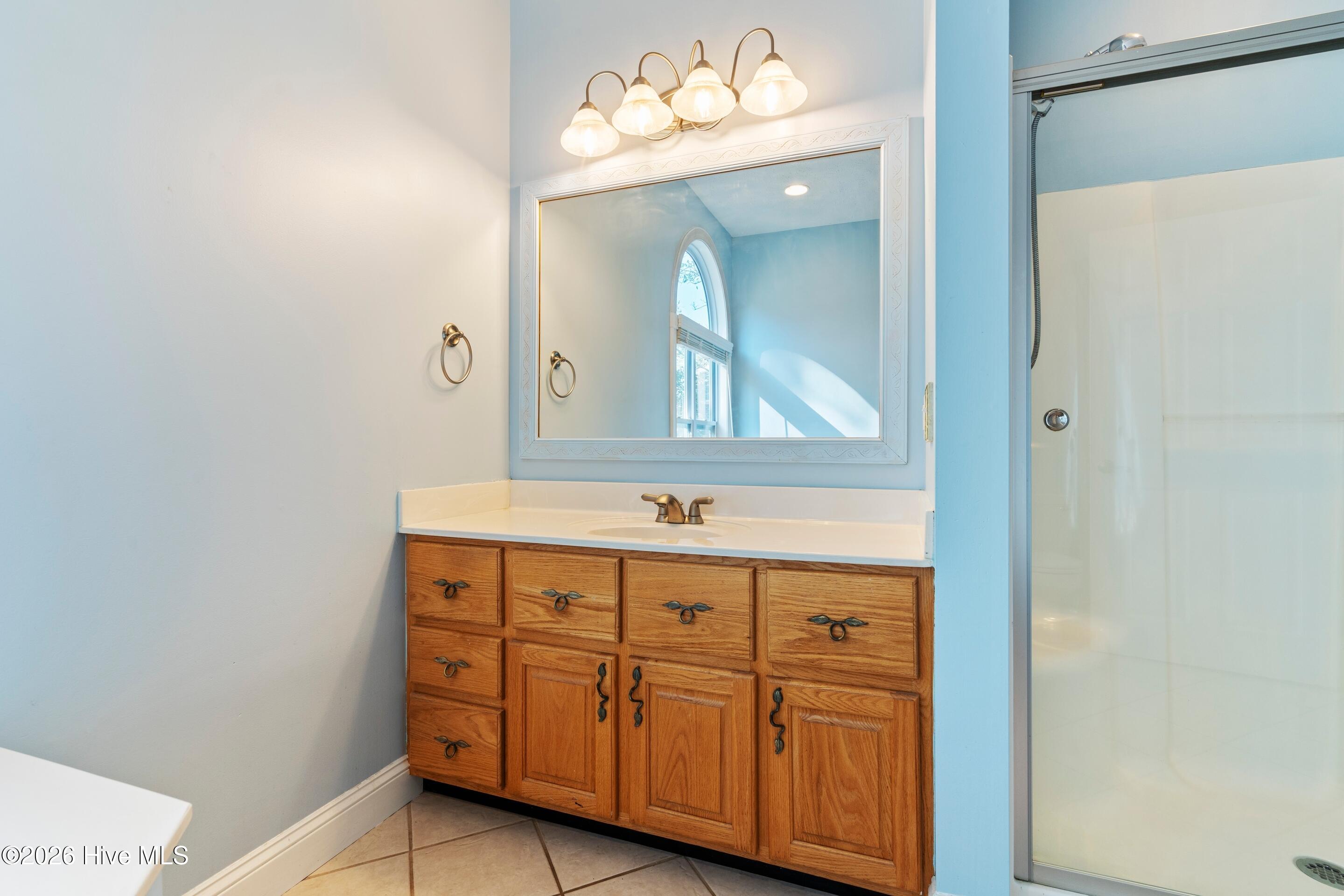 100550661 | Photo 41