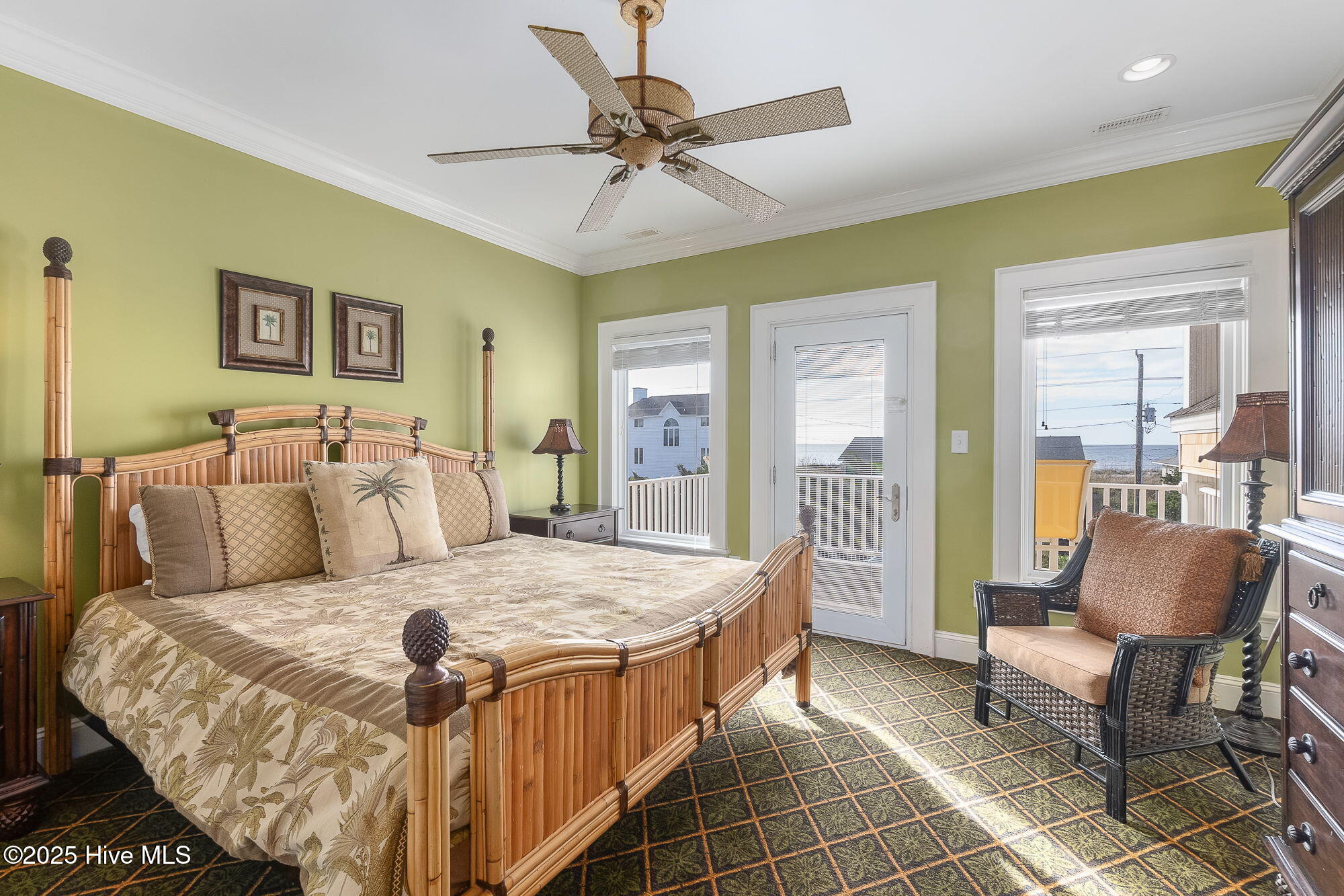 100536306 | Photo 23