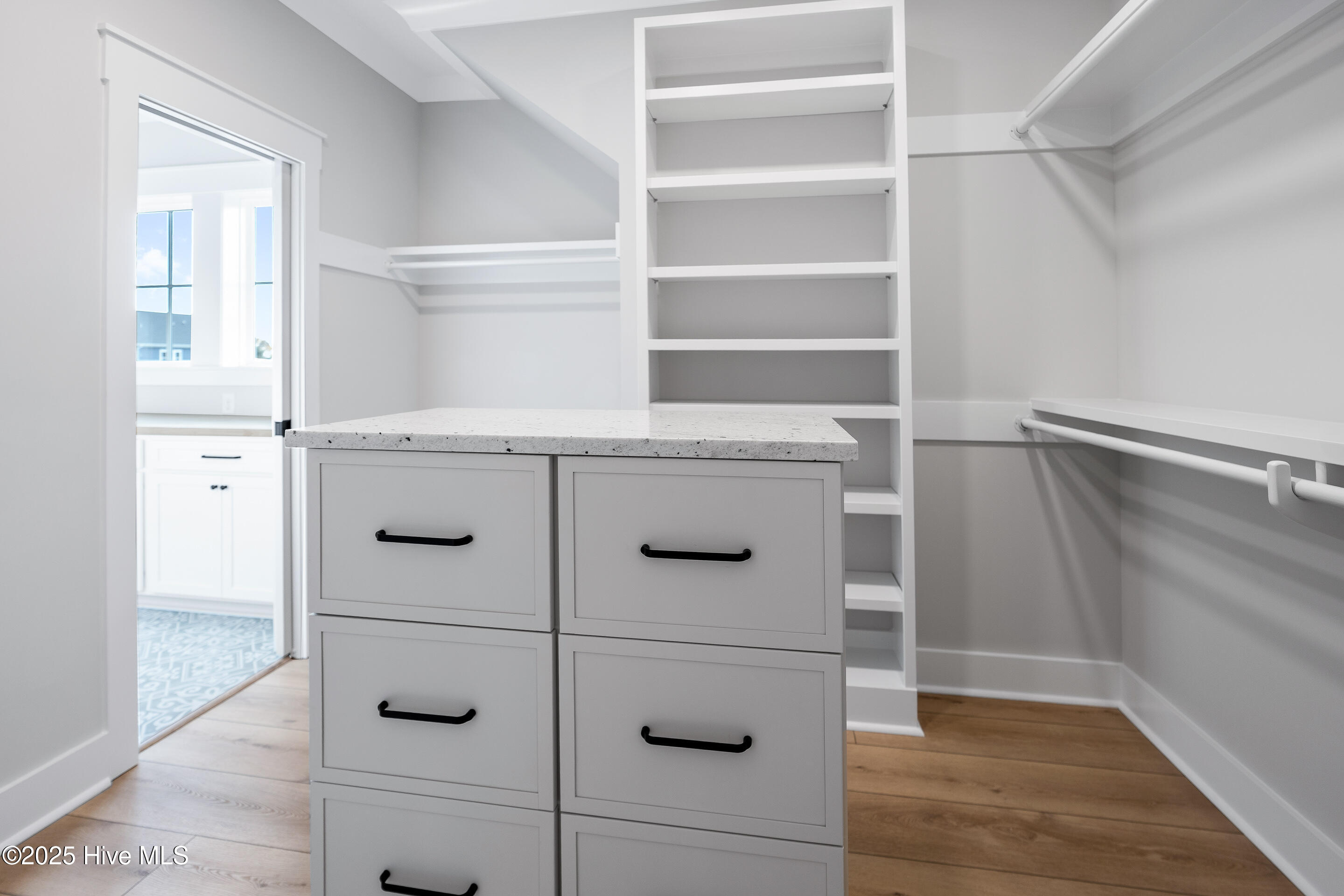 100525288 | Photo 63