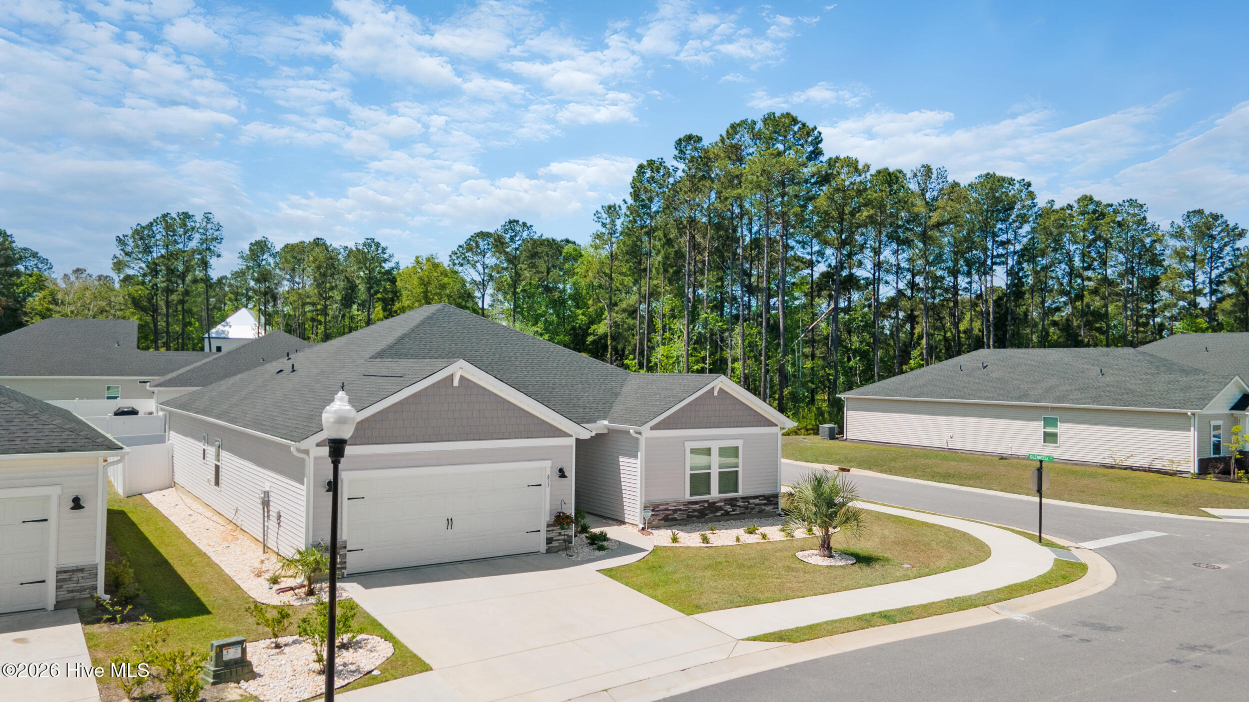 100568412 | Photo 49